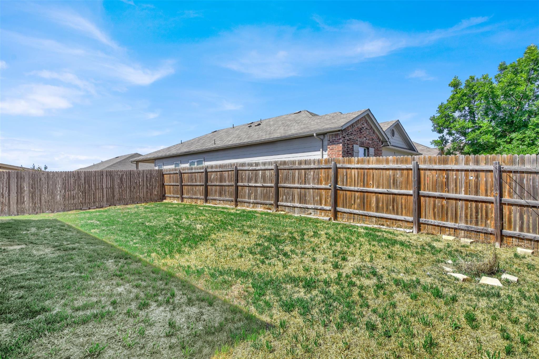 141 Hess Dr, Kyle, TX 78640