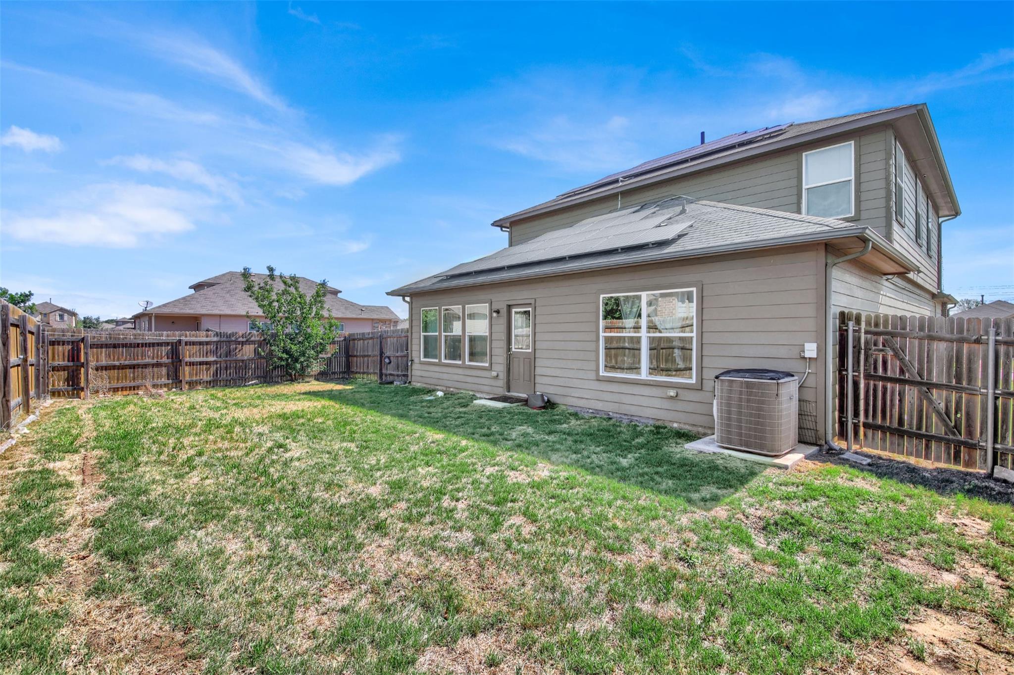 141 Hess Dr, Kyle, TX 78640