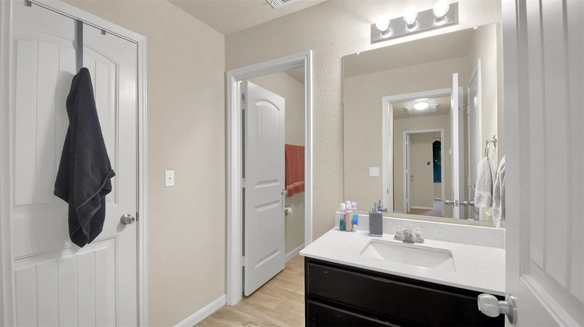 141 Hess Dr, Kyle, TX 78640