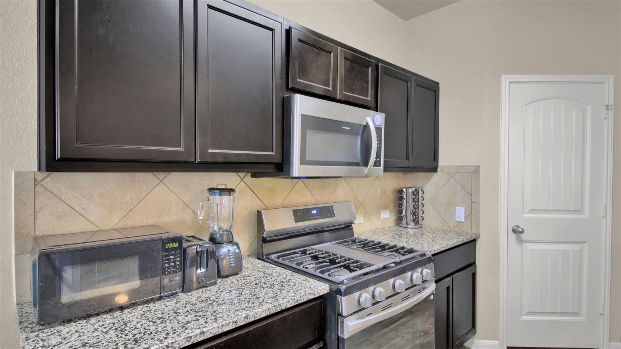 141 Hess Dr, Kyle, TX 78640