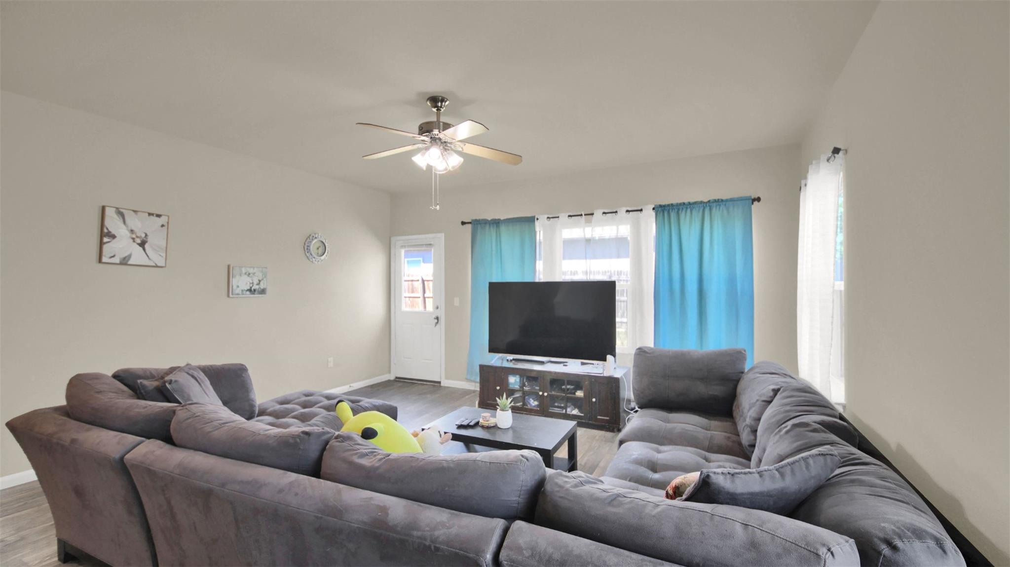 141 Hess Dr, Kyle, TX 78640