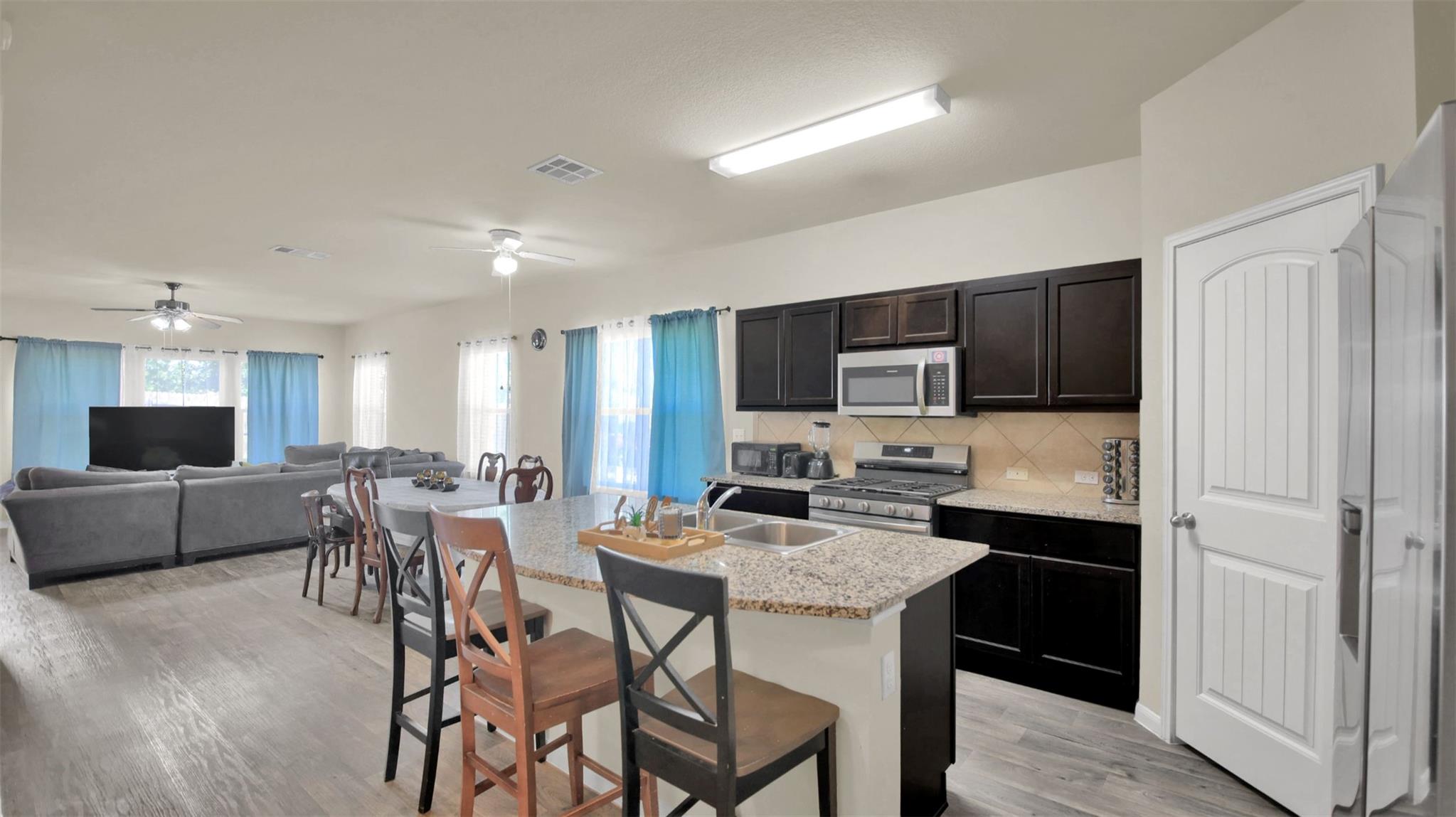 141 Hess Dr, Kyle, TX 78640