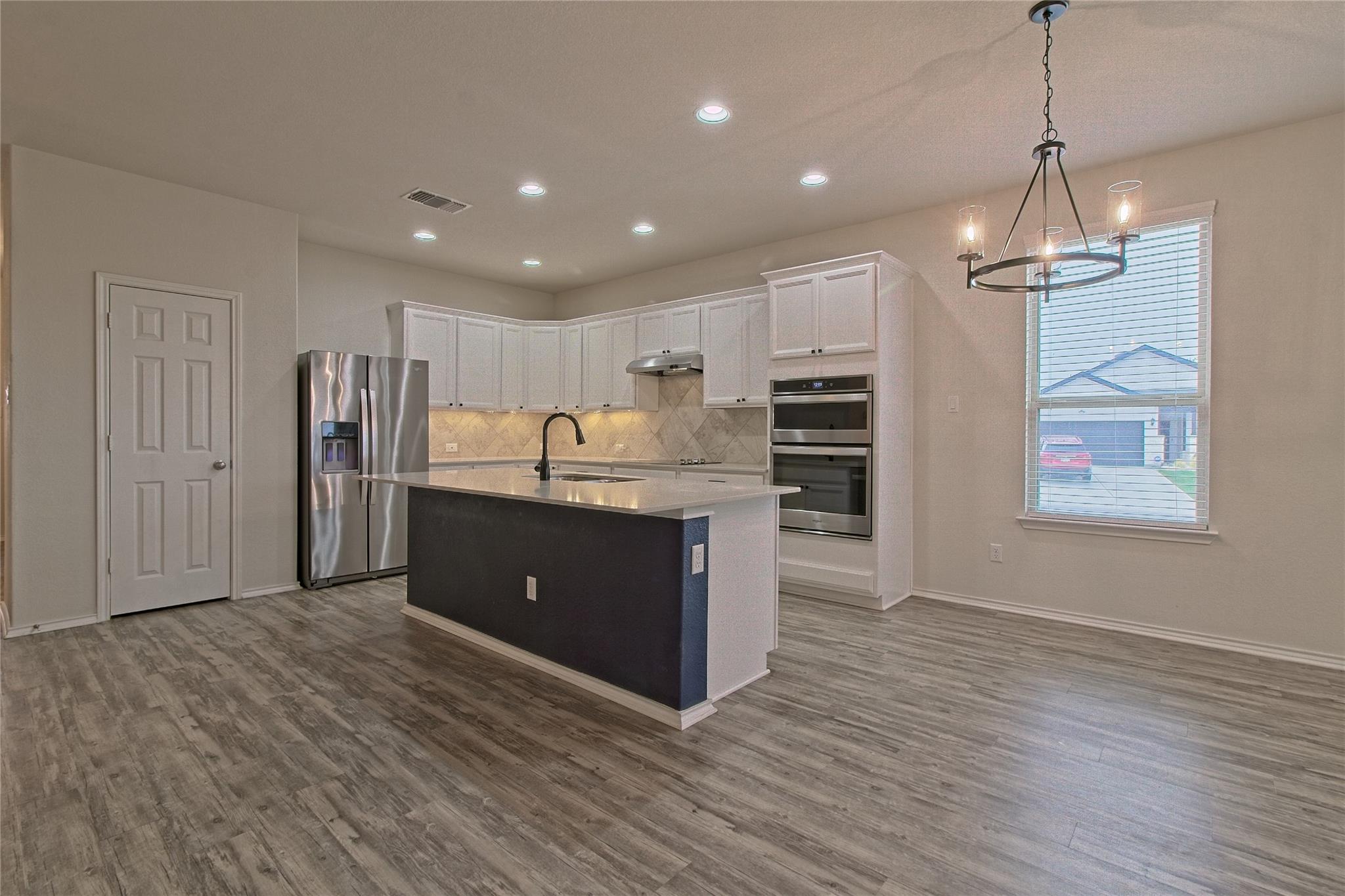 601 Hummingbird Ln, Leander, TX 78641