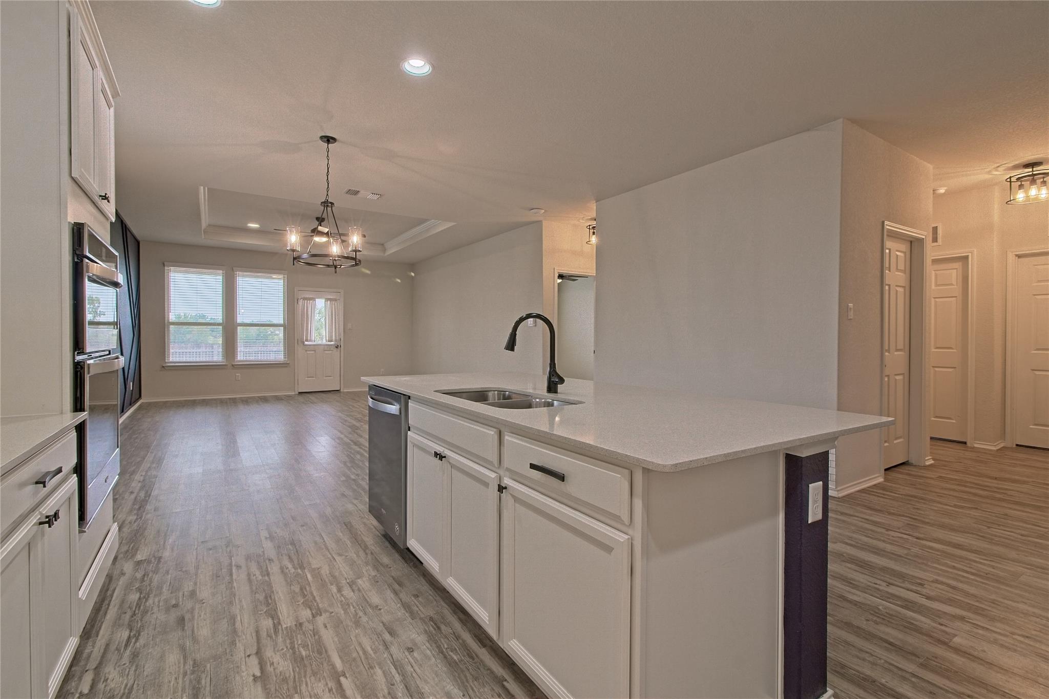 601 Hummingbird Ln, Leander, TX 78641