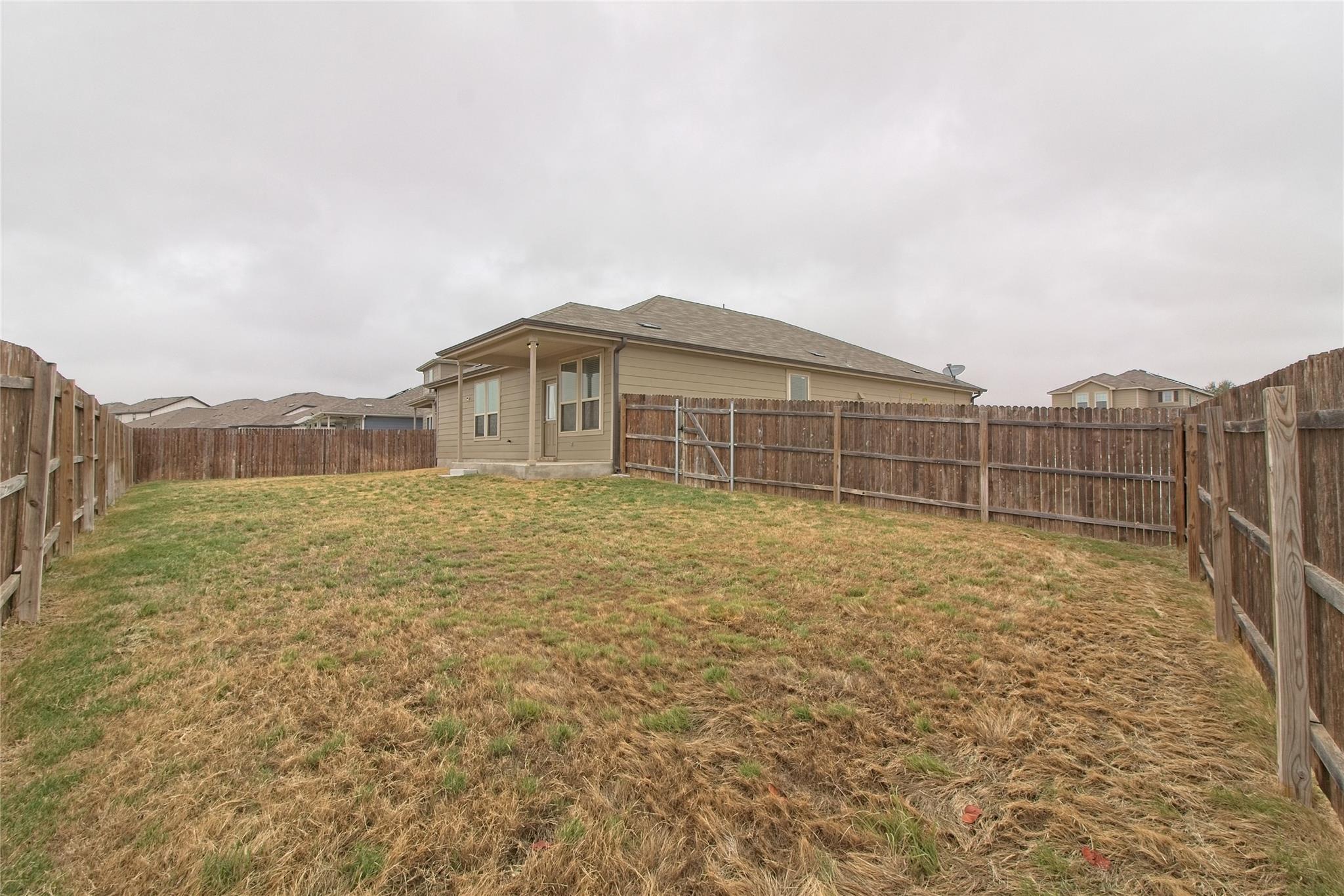 601 Hummingbird Ln, Leander, TX 78641
