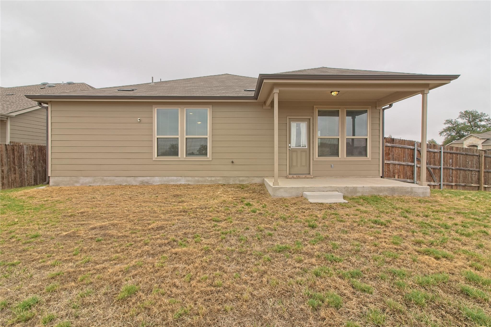 601 Hummingbird Ln, Leander, TX 78641