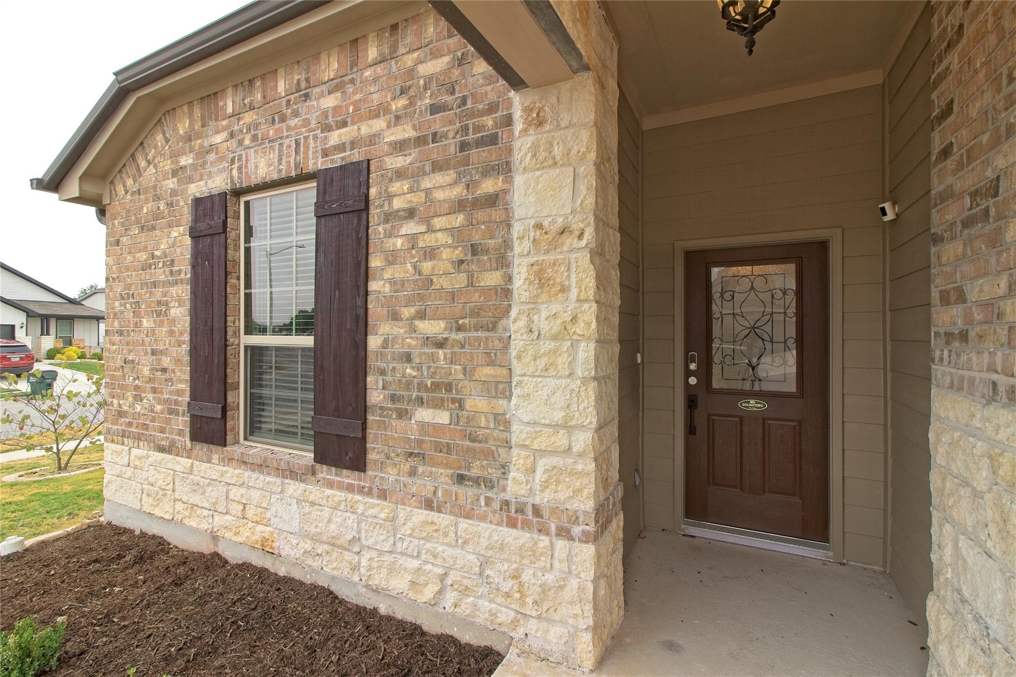 601 Hummingbird Ln, Leander, TX 78641