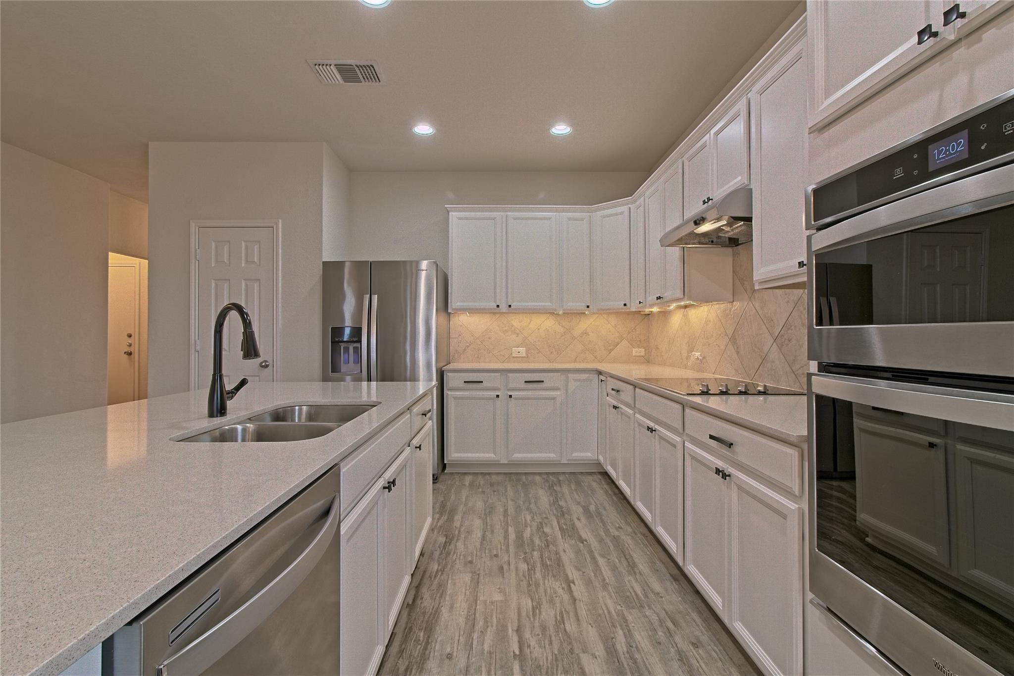 601 Hummingbird Ln, Leander, TX 78641