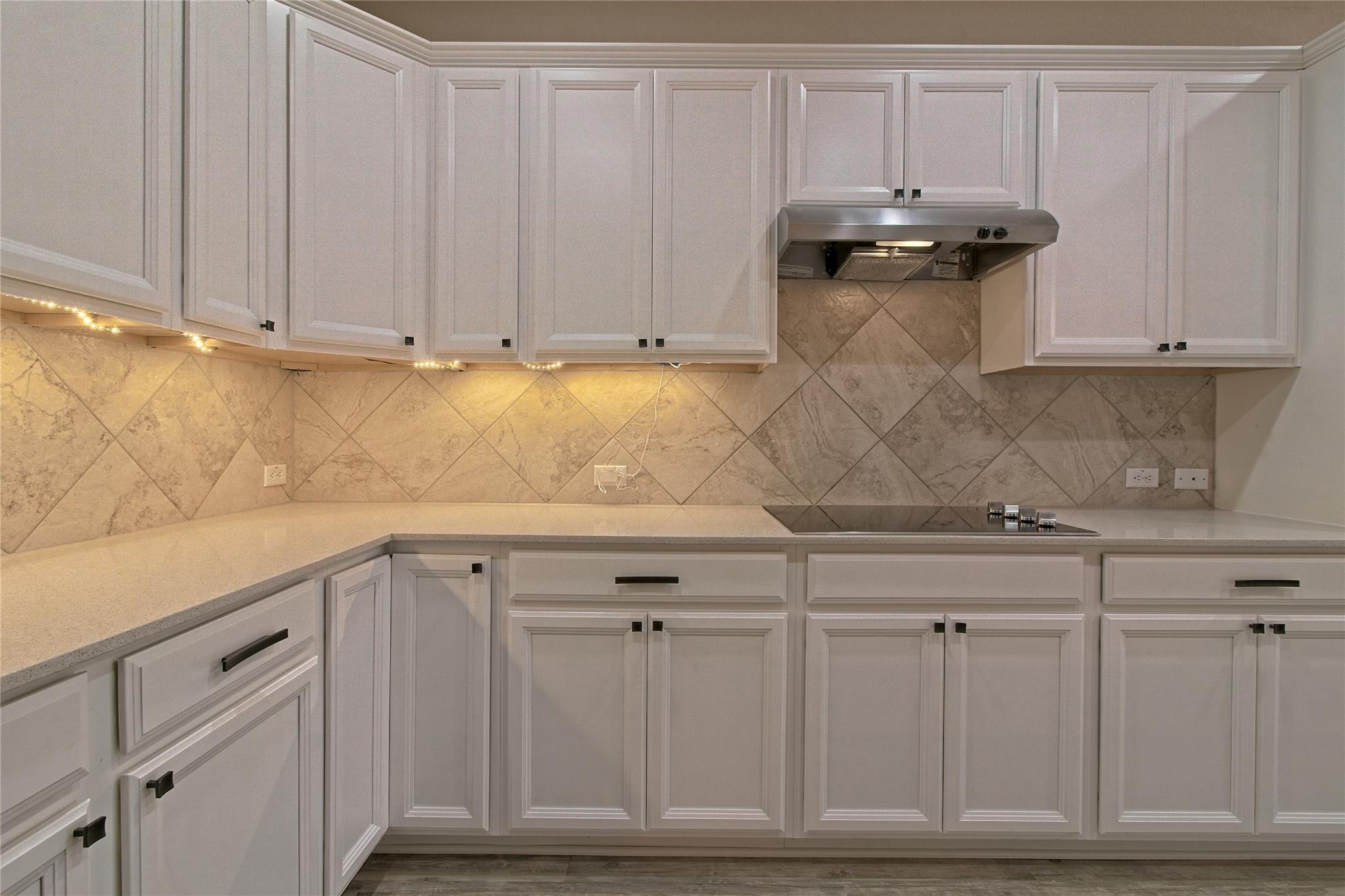 601 Hummingbird Ln, Leander, TX 78641