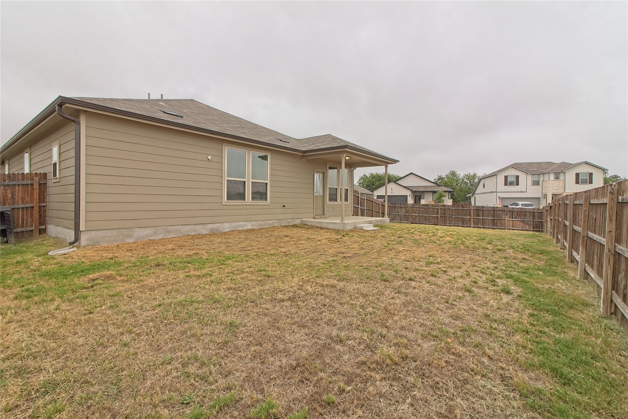 601 Hummingbird Ln, Leander, TX 78641