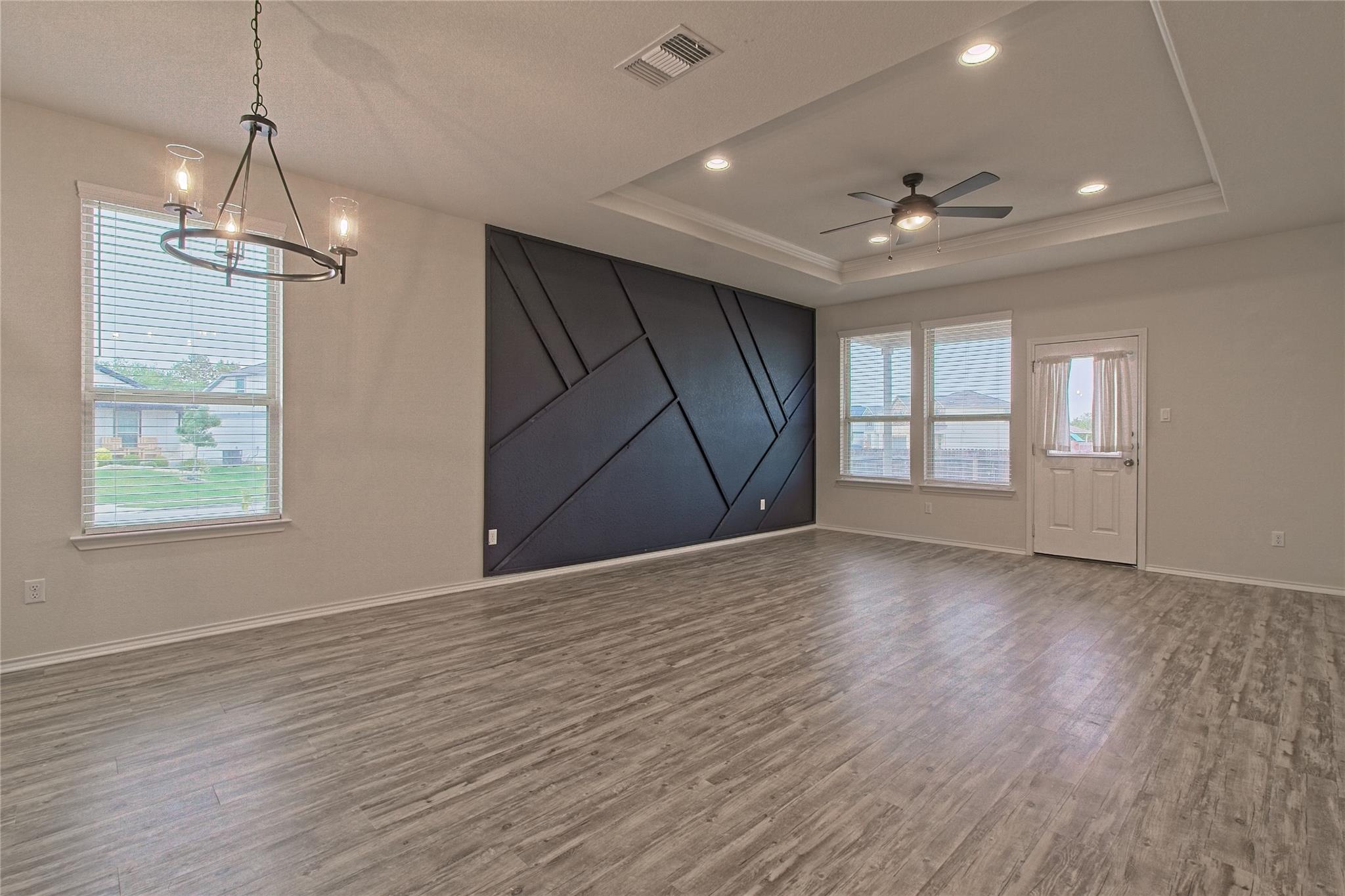 601 Hummingbird Ln, Leander, TX 78641