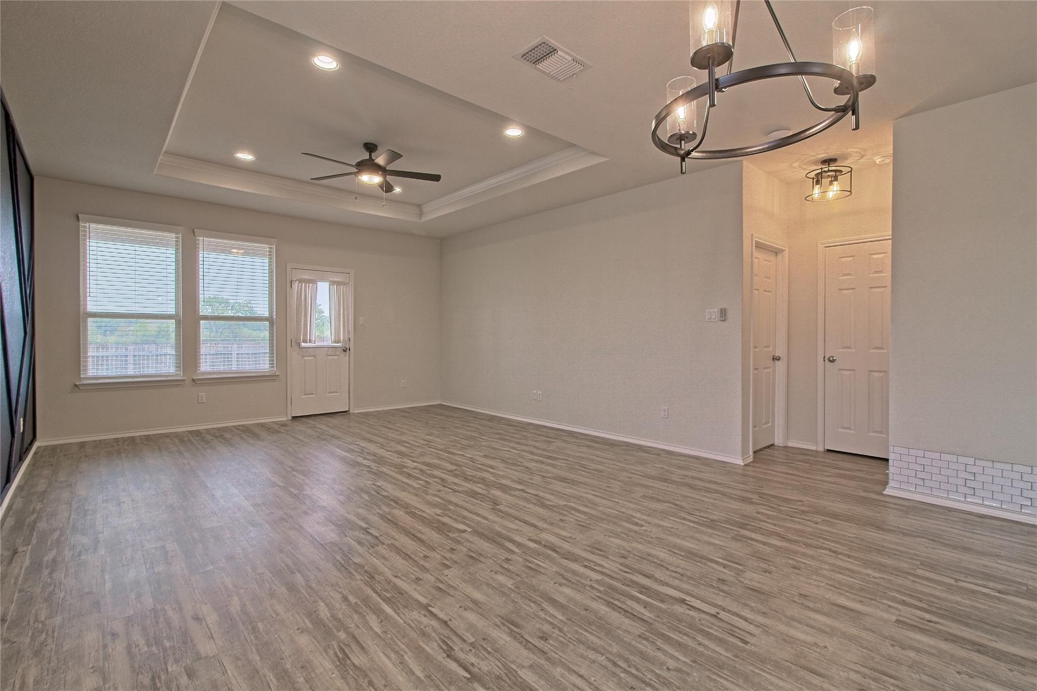 601 Hummingbird Ln, Leander, TX 78641