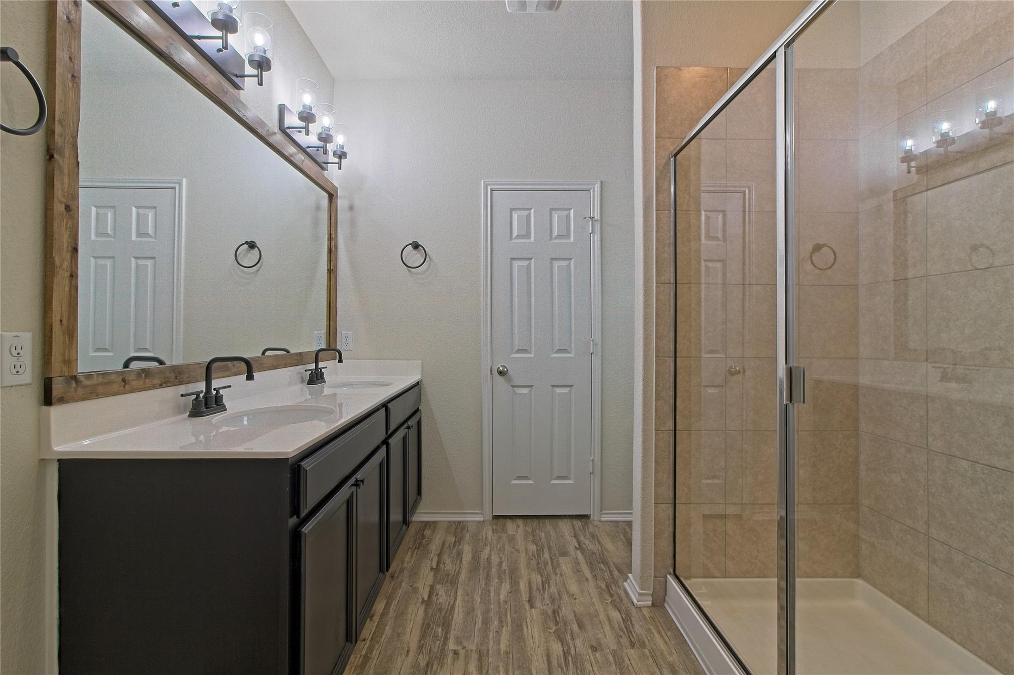 601 Hummingbird Ln, Leander, TX 78641