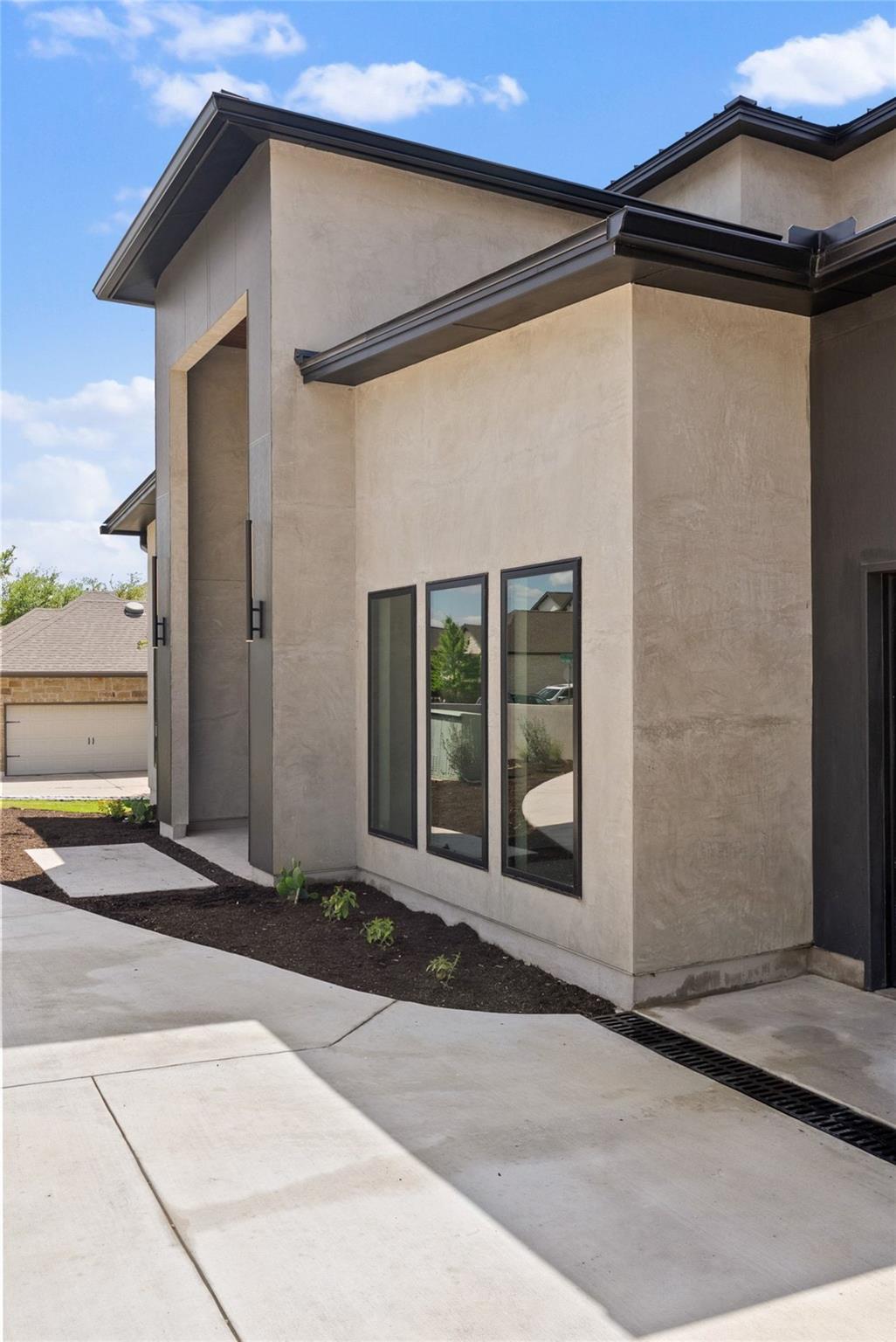 205 Waters View Ct, Dripping Springs, TX 78620