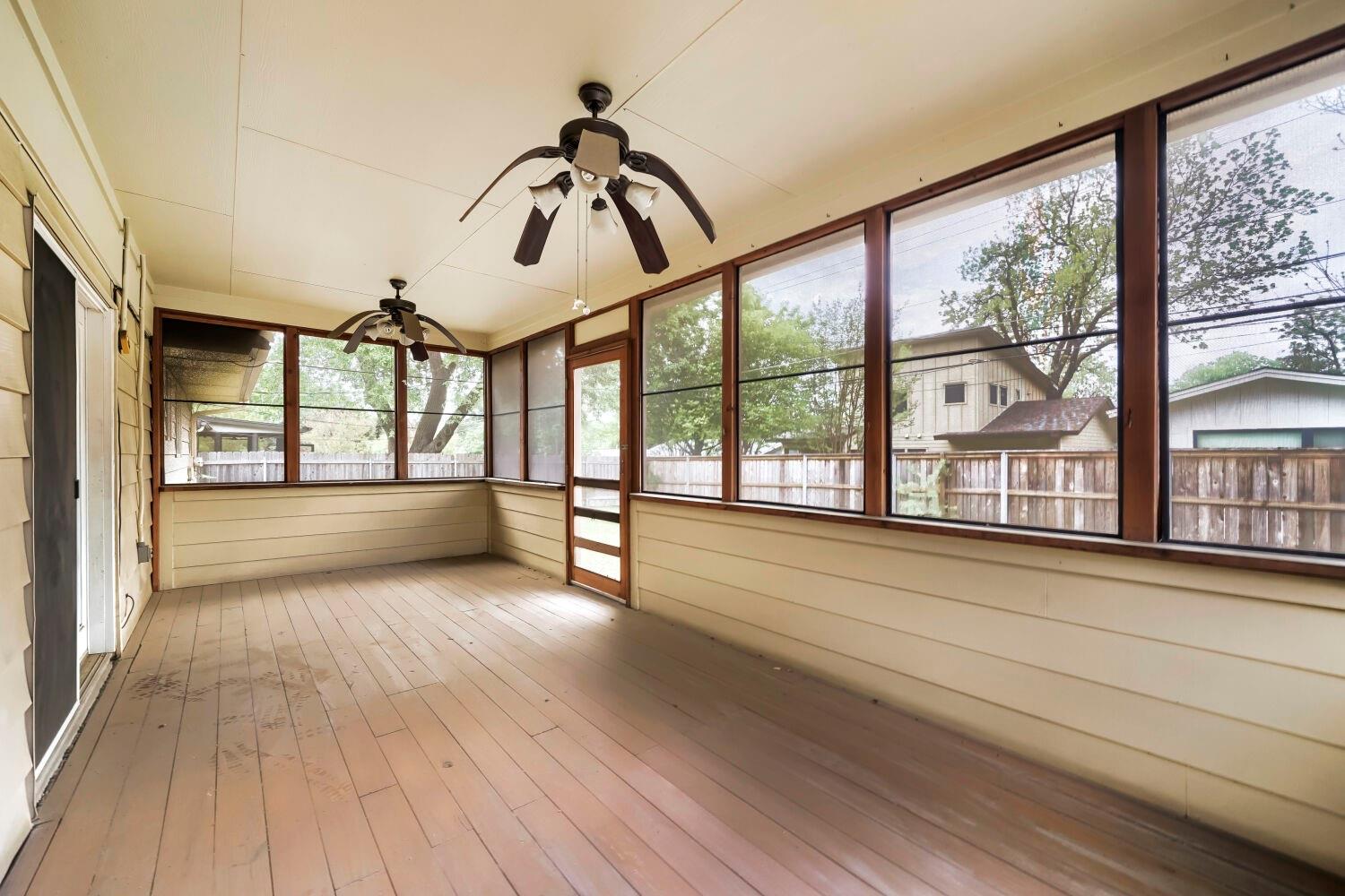 1909 Burbank St, Austin, TX 78757