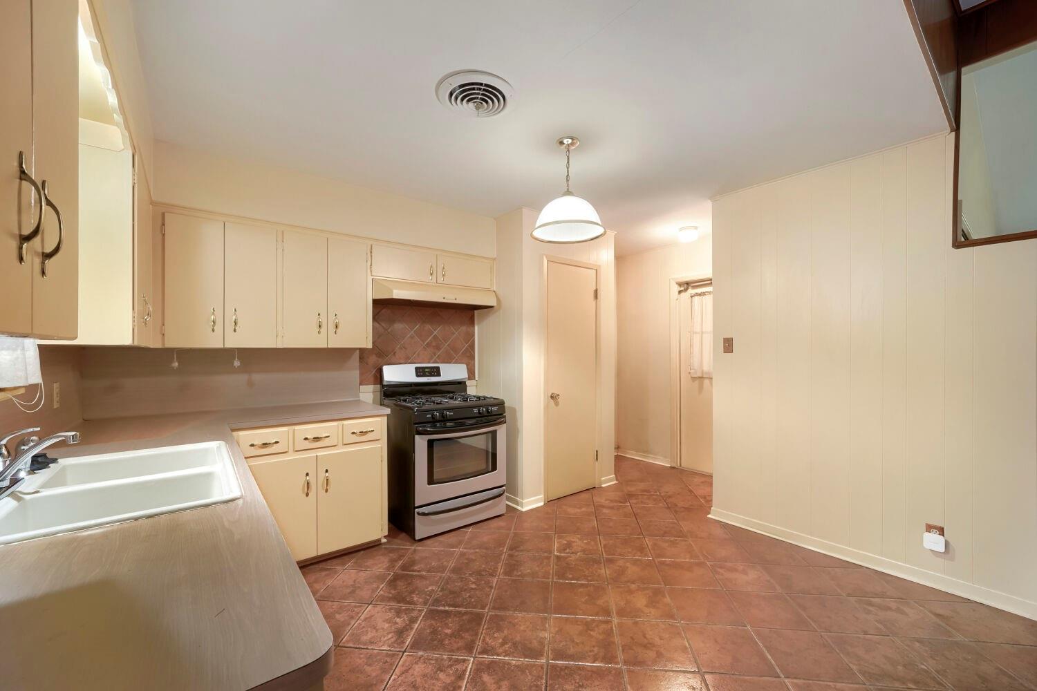 1909 Burbank St, Austin, TX 78757