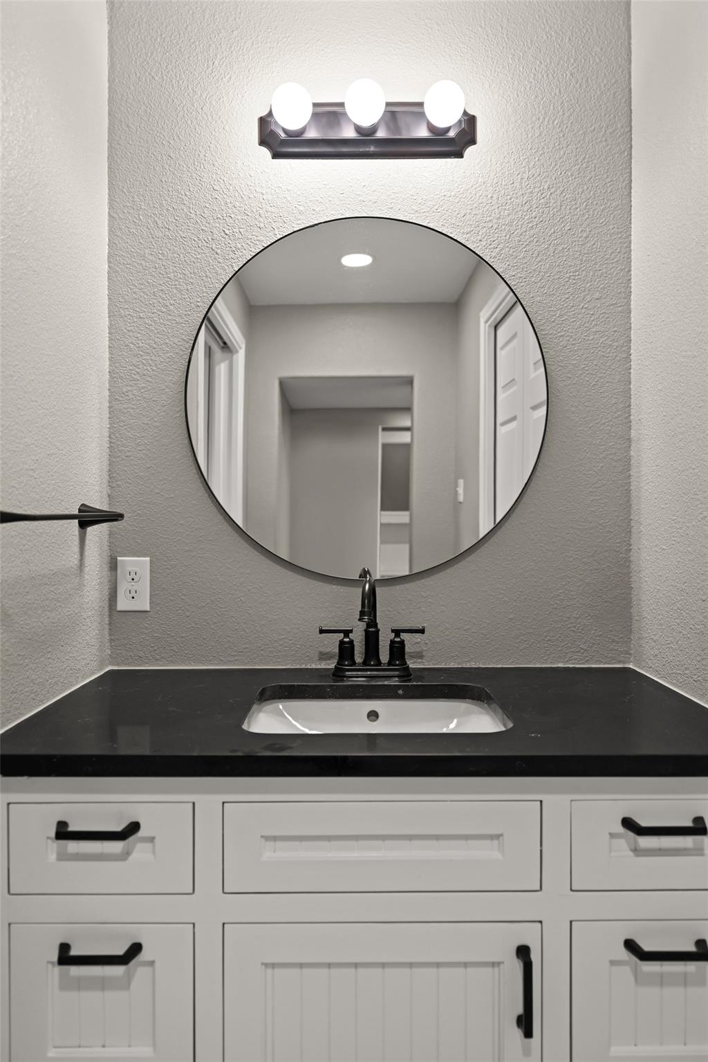 5528 Wild Foxglove Rd, Spicewood, TX 78669