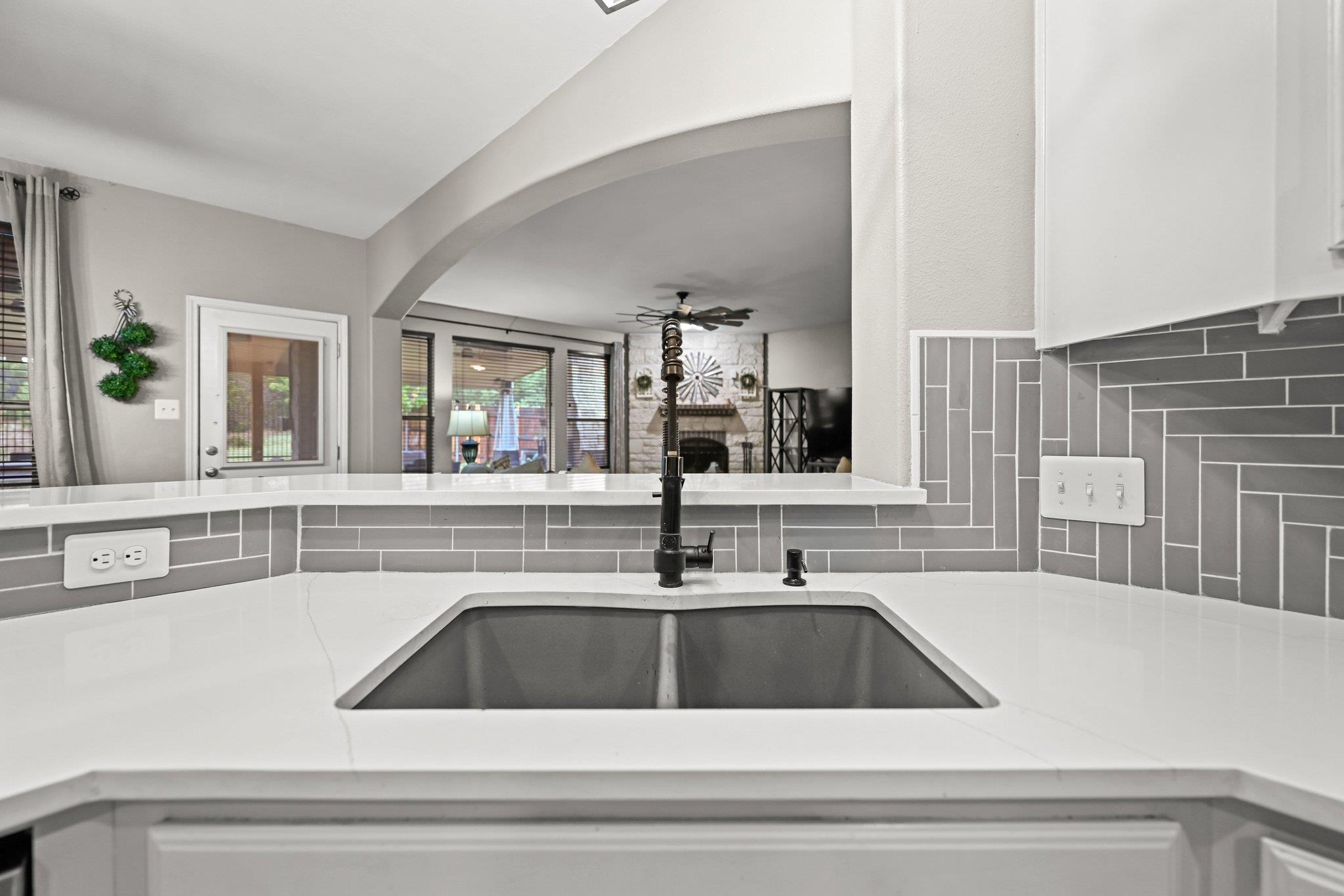 5528 Wild Foxglove Rd, Spicewood, TX 78669