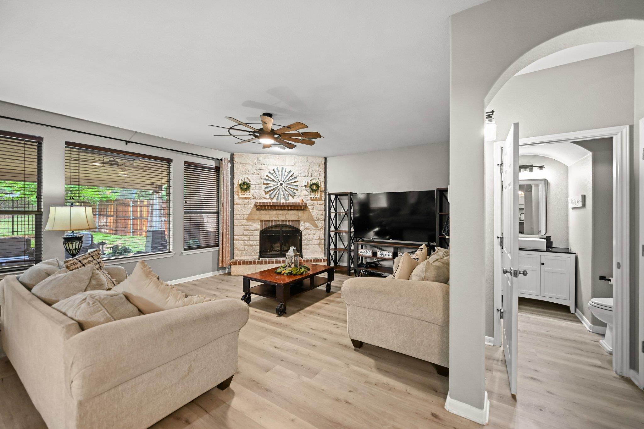 5528 Wild Foxglove Rd, Spicewood, TX 78669