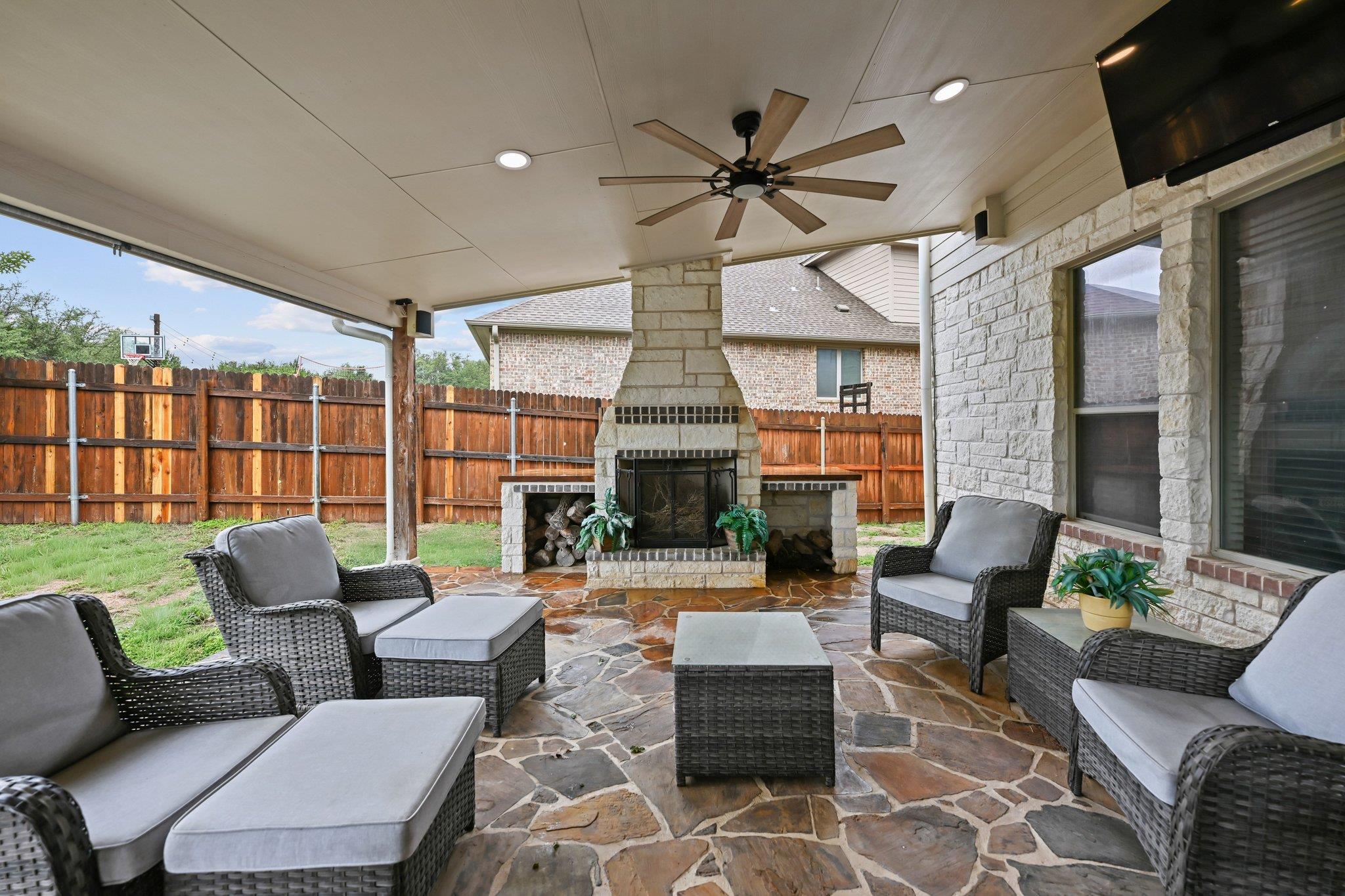 5528 Wild Foxglove Rd, Spicewood, TX 78669