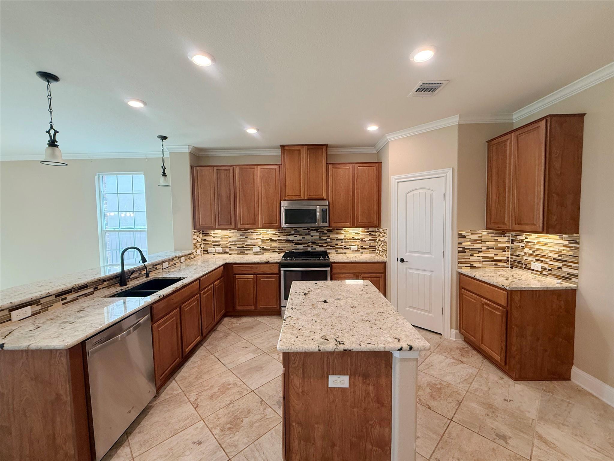 306 Danish Dr # 12, Hutto, TX 78634