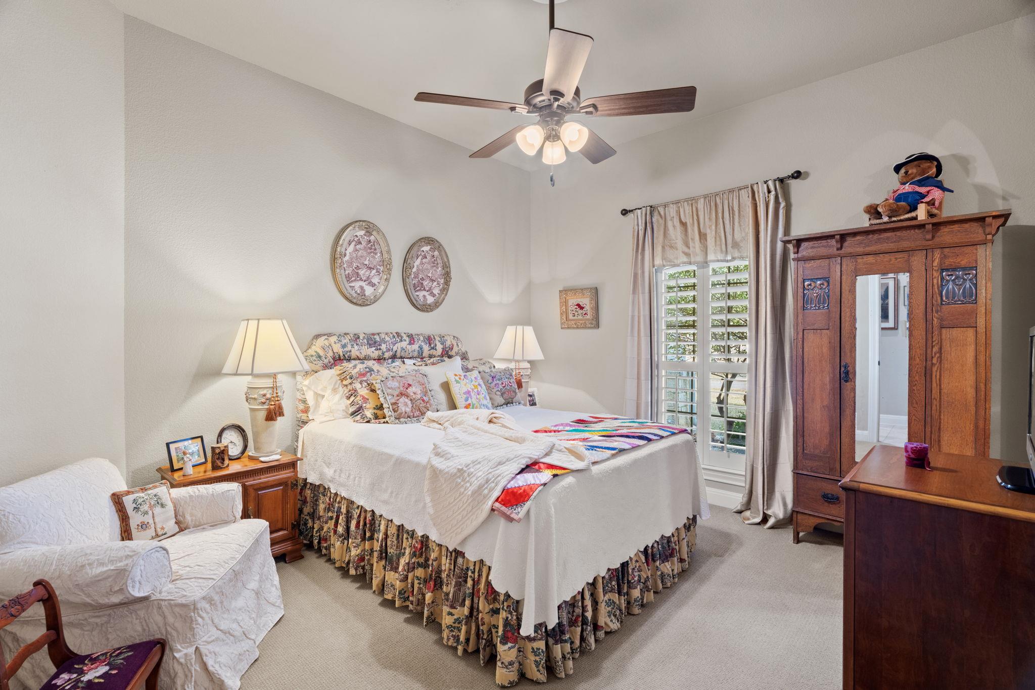 203 Circle Oaks Dr, Burnet, TX 78611