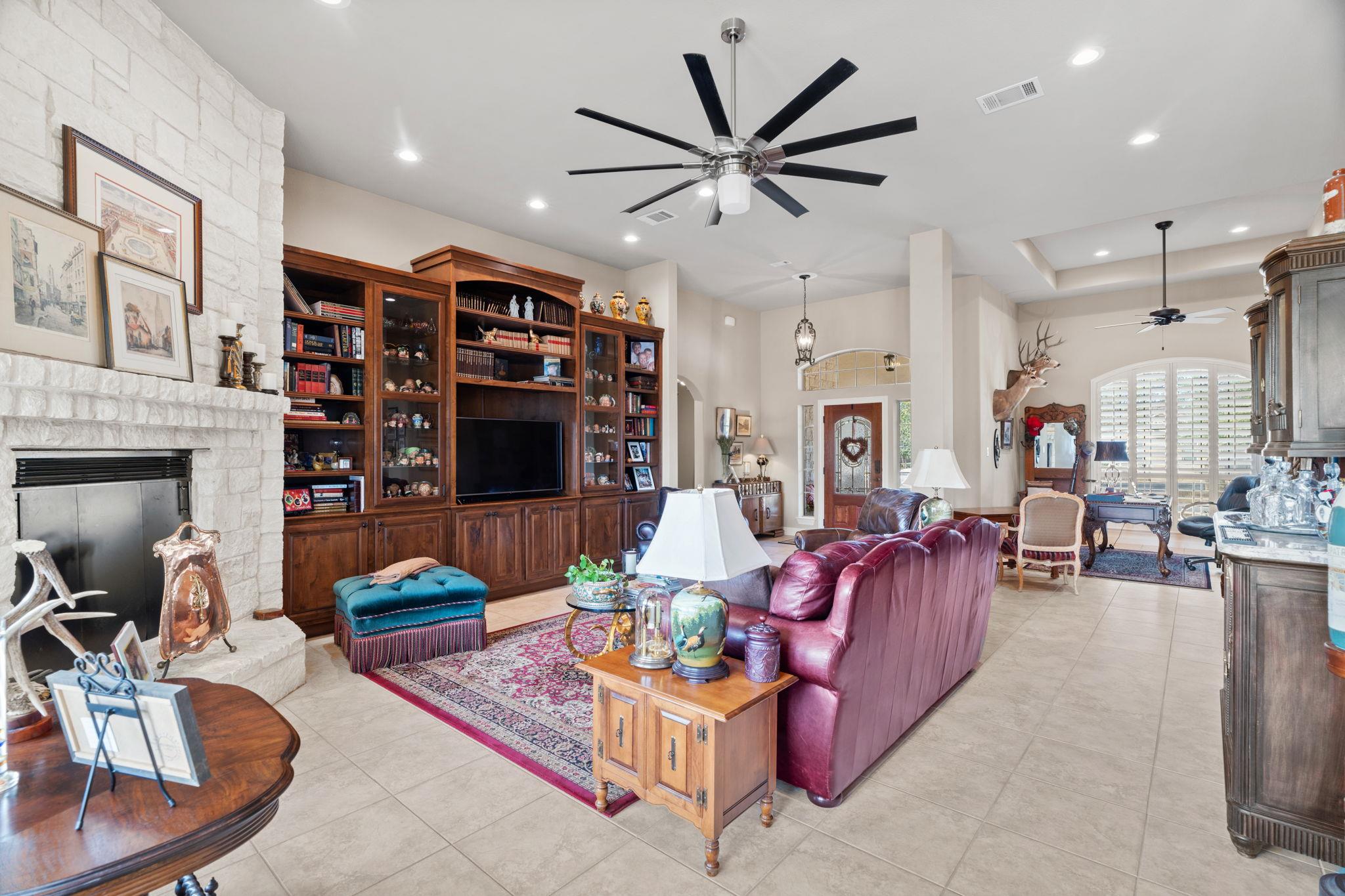 203 Circle Oaks Dr, Burnet, TX 78611