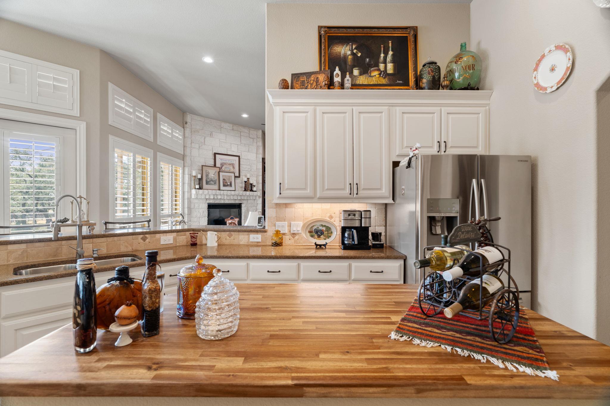 203 Circle Oaks Dr, Burnet, TX 78611