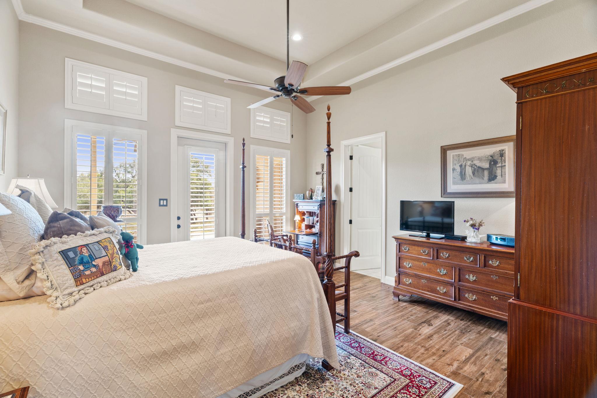 203 Circle Oaks Dr, Burnet, TX 78611