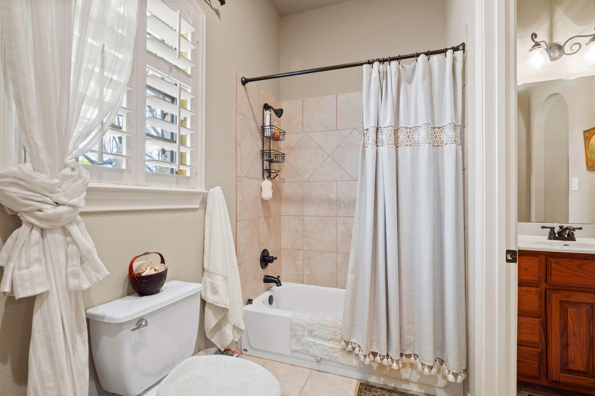 203 Circle Oaks Dr, Burnet, TX 78611