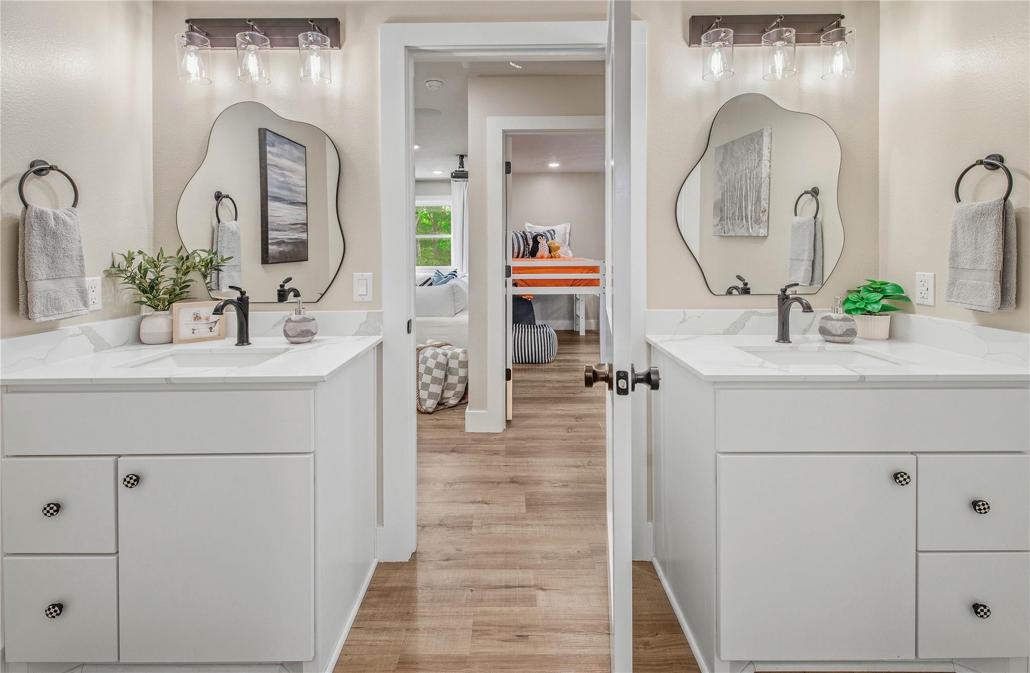 4855 Austins Creek Dr, Bryan, TX 77808