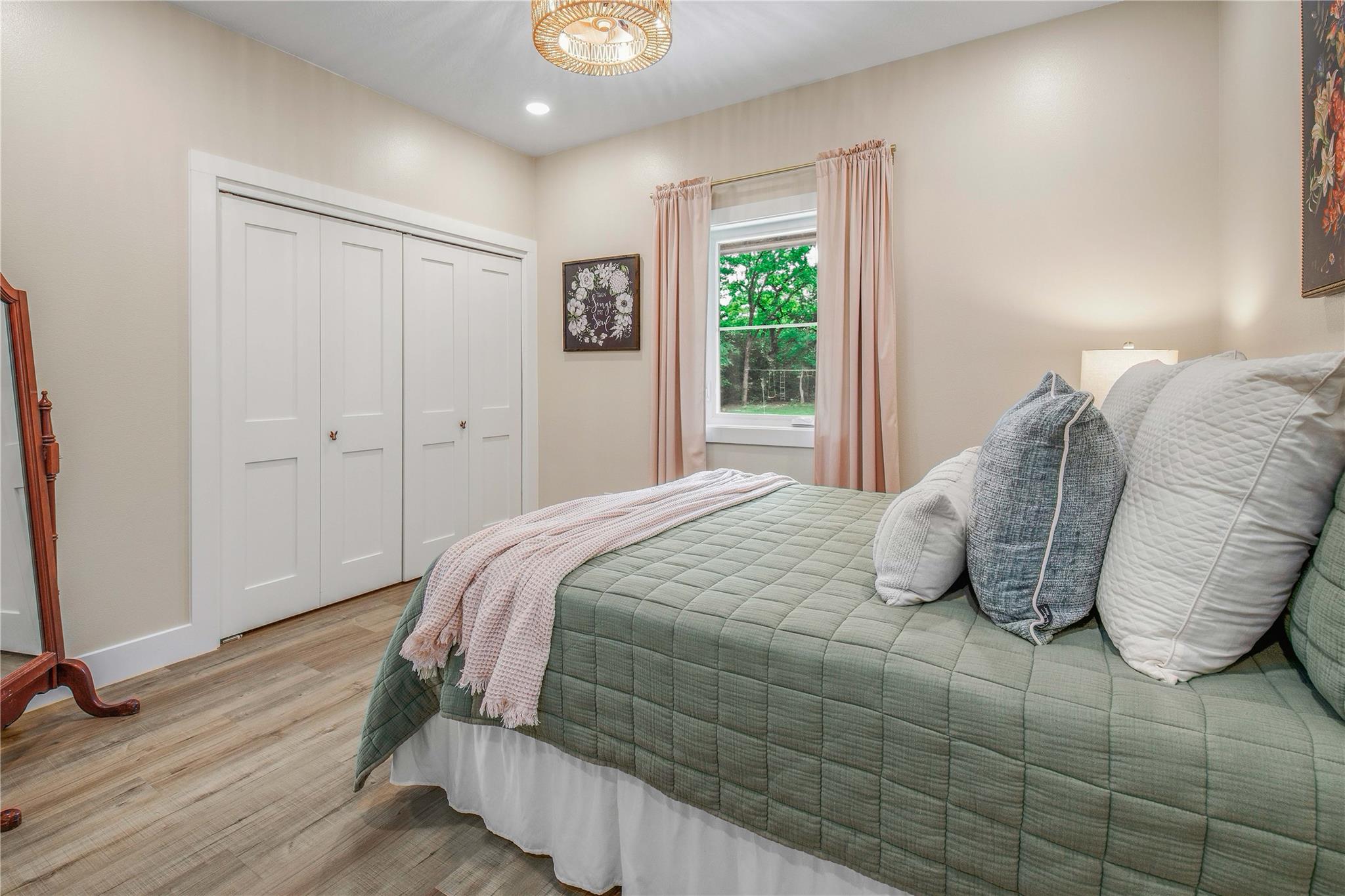 4855 Austins Creek Dr, Bryan, TX 77808