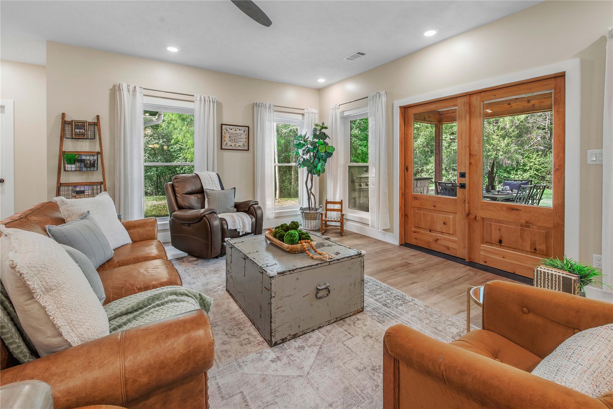 4855 Austins Creek Dr, Bryan, TX 77808