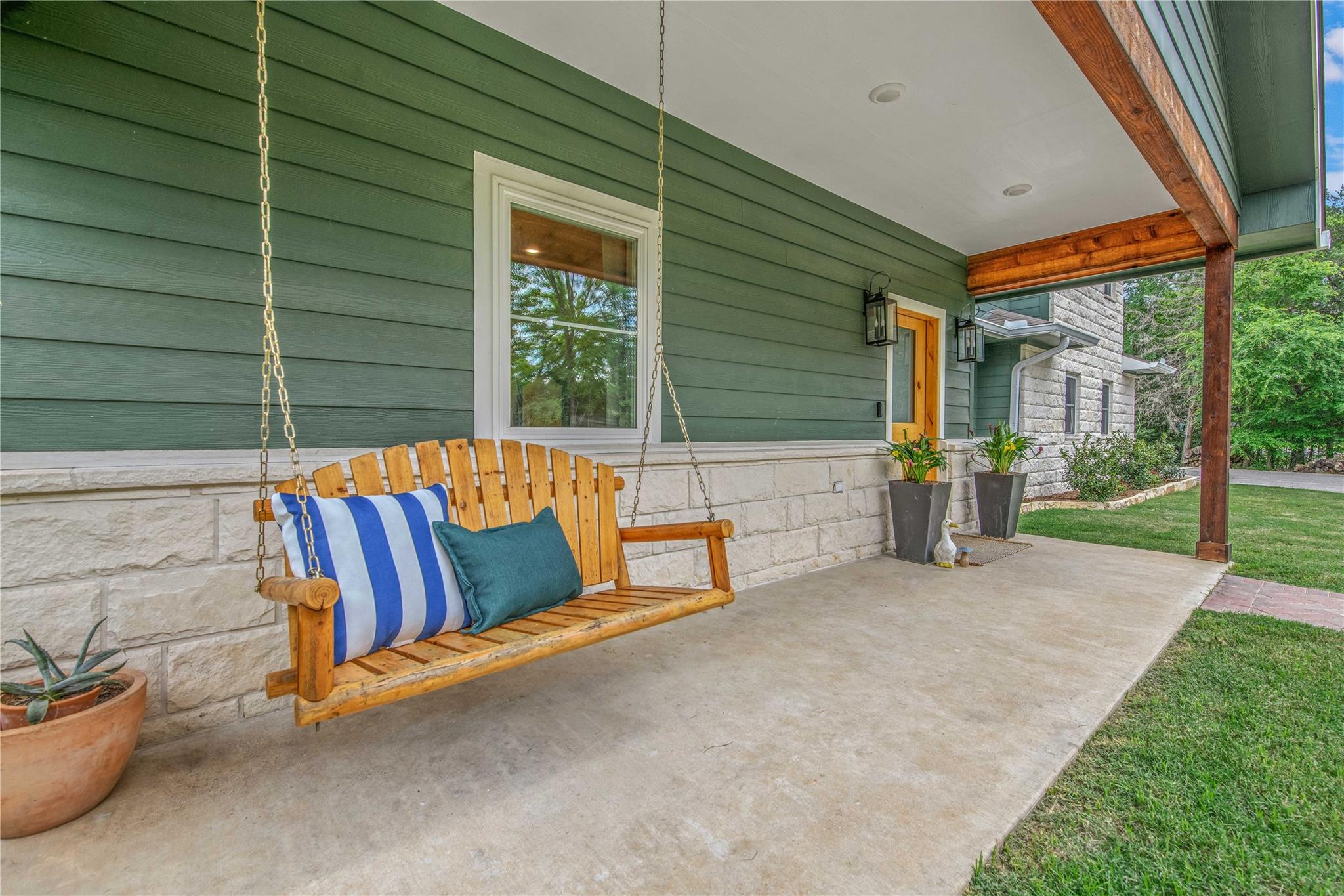 4855 Austins Creek Dr, Bryan, TX 77808