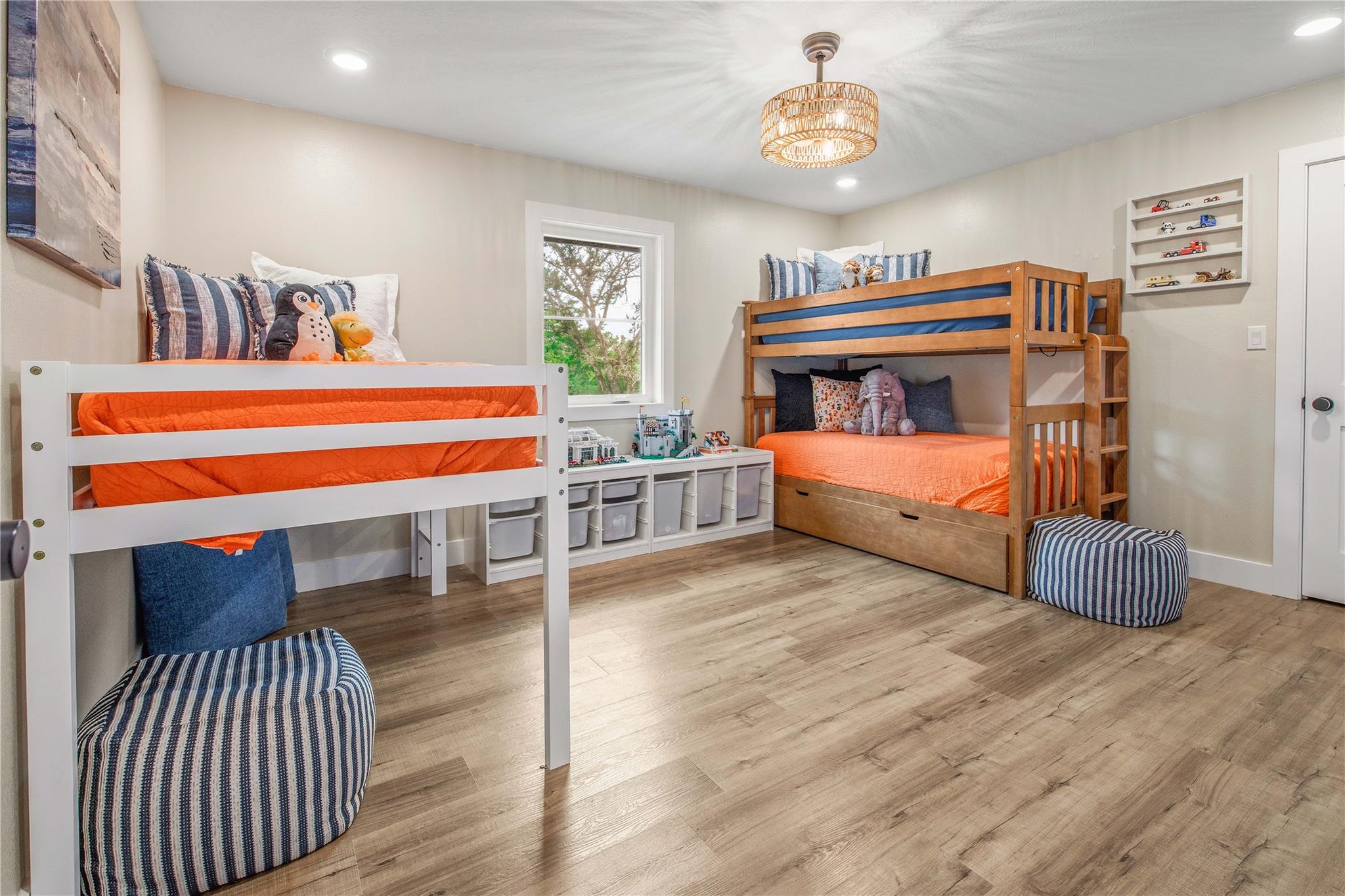 4855 Austins Creek Dr, Bryan, TX 77808