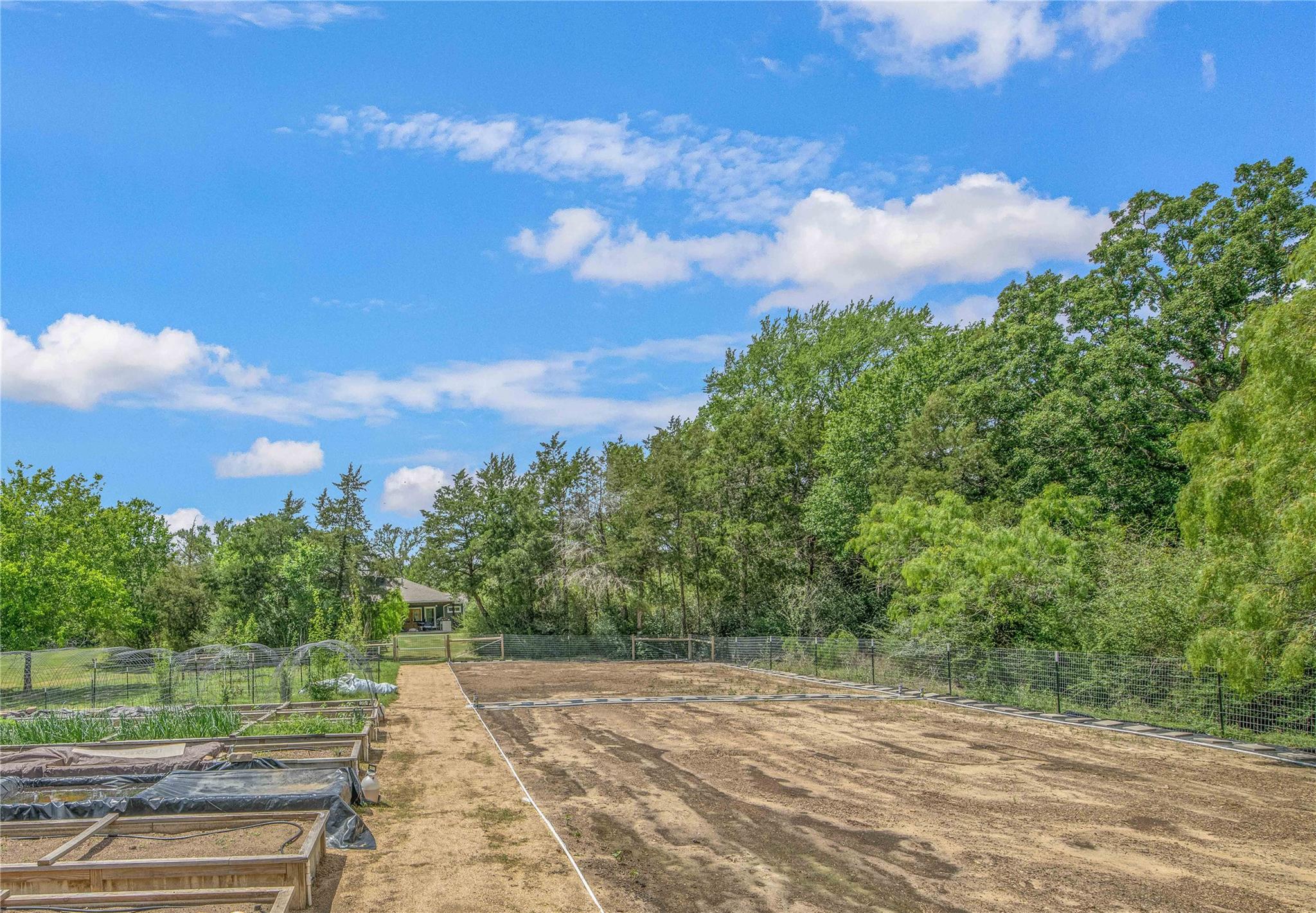 4855 Austins Creek Dr, Bryan, TX 77808