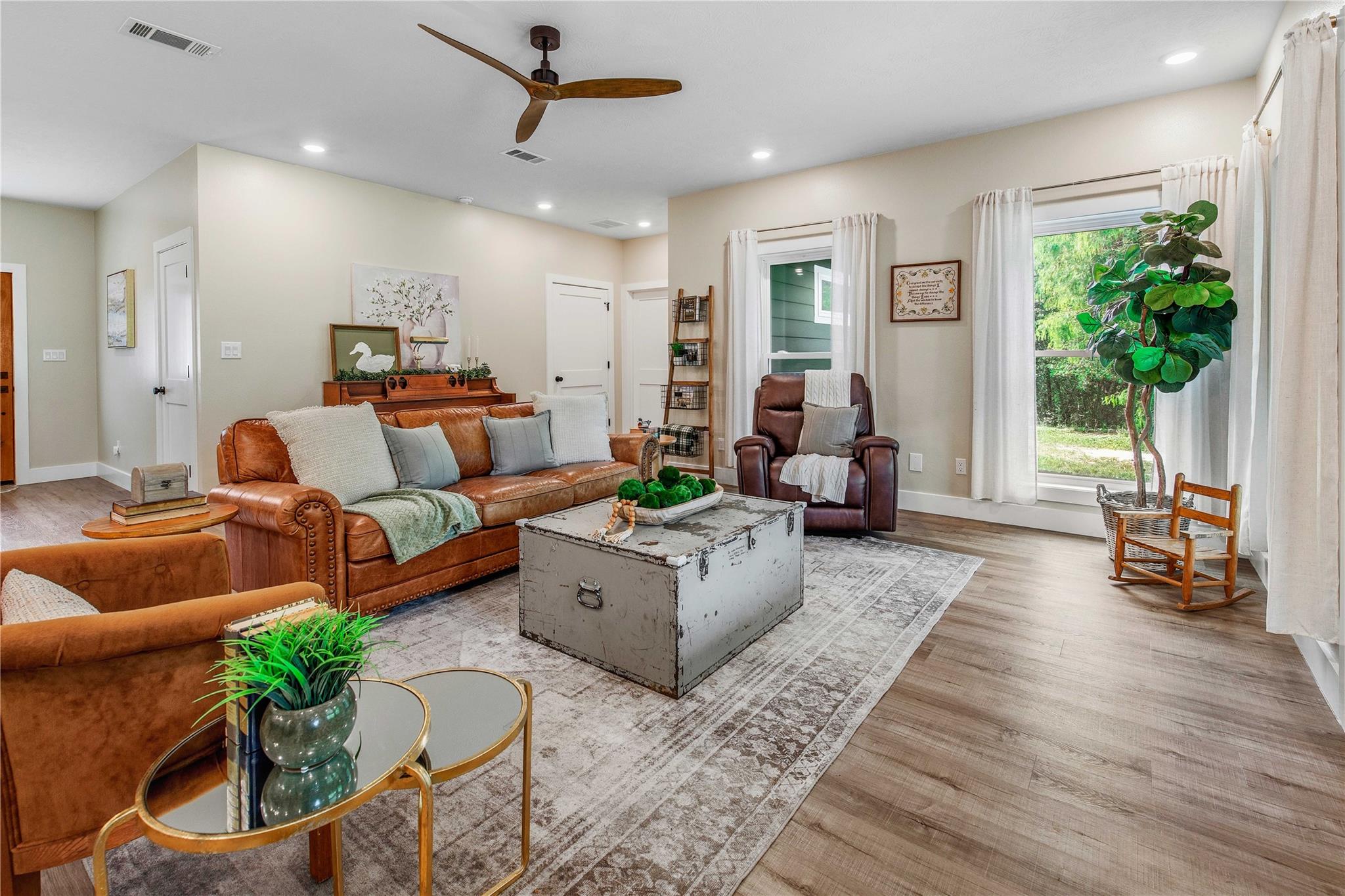 4855 Austins Creek Dr, Bryan, TX 77808