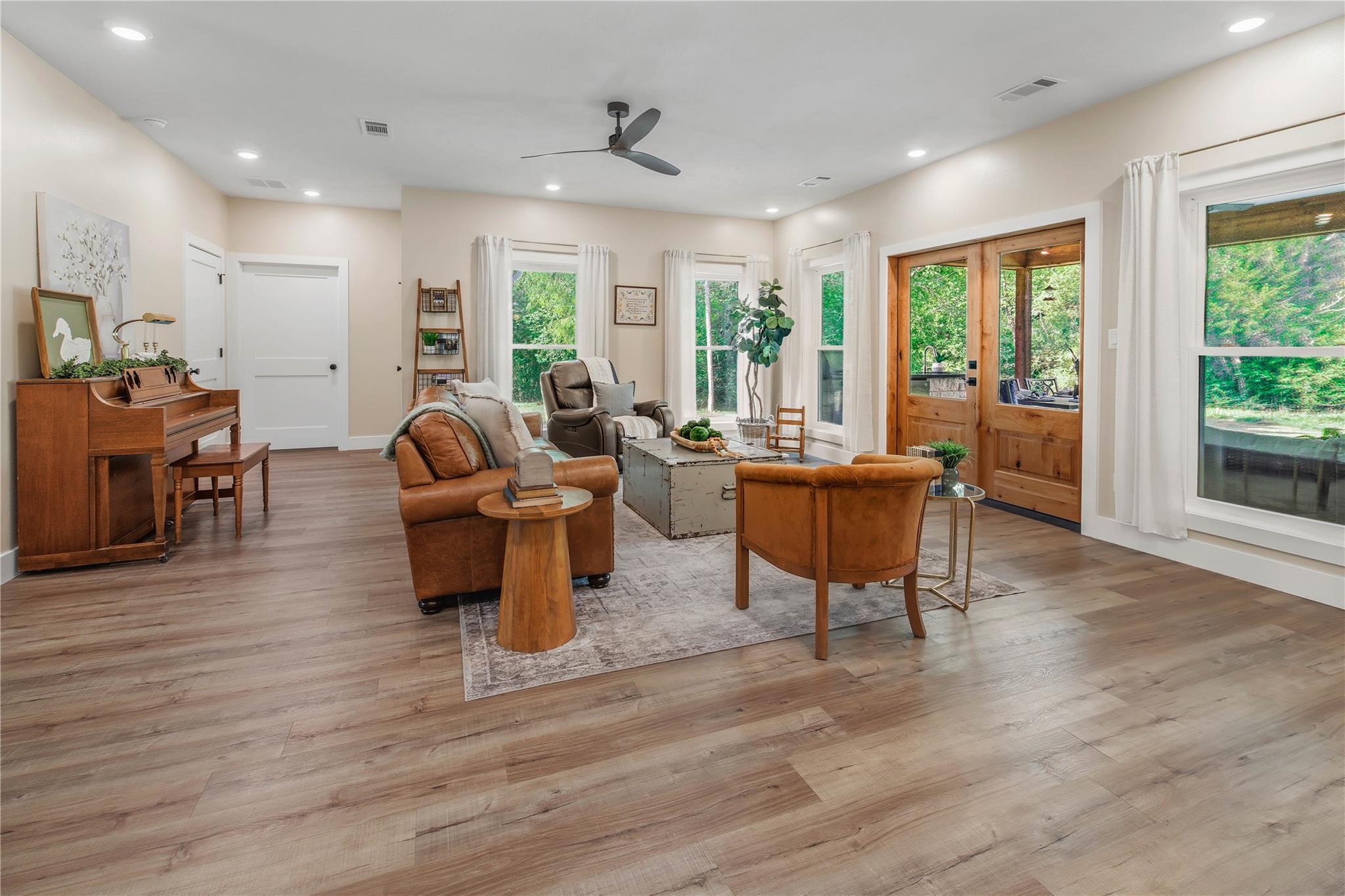 4855 Austins Creek Dr, Bryan, TX 77808