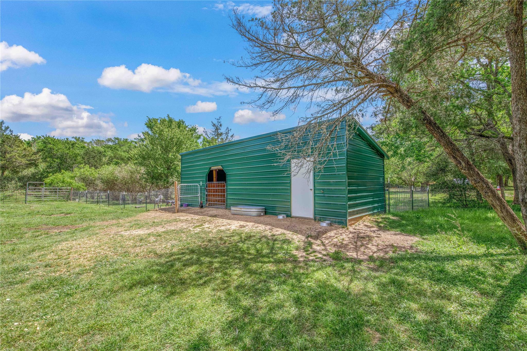 4855 Austins Creek Dr, Bryan, TX 77808