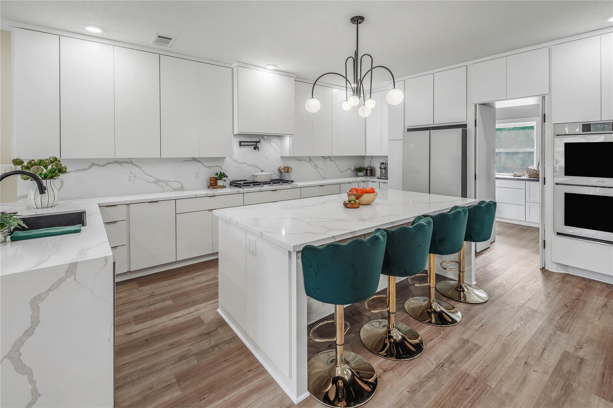 4855 Austins Creek Dr, Bryan, TX 77808