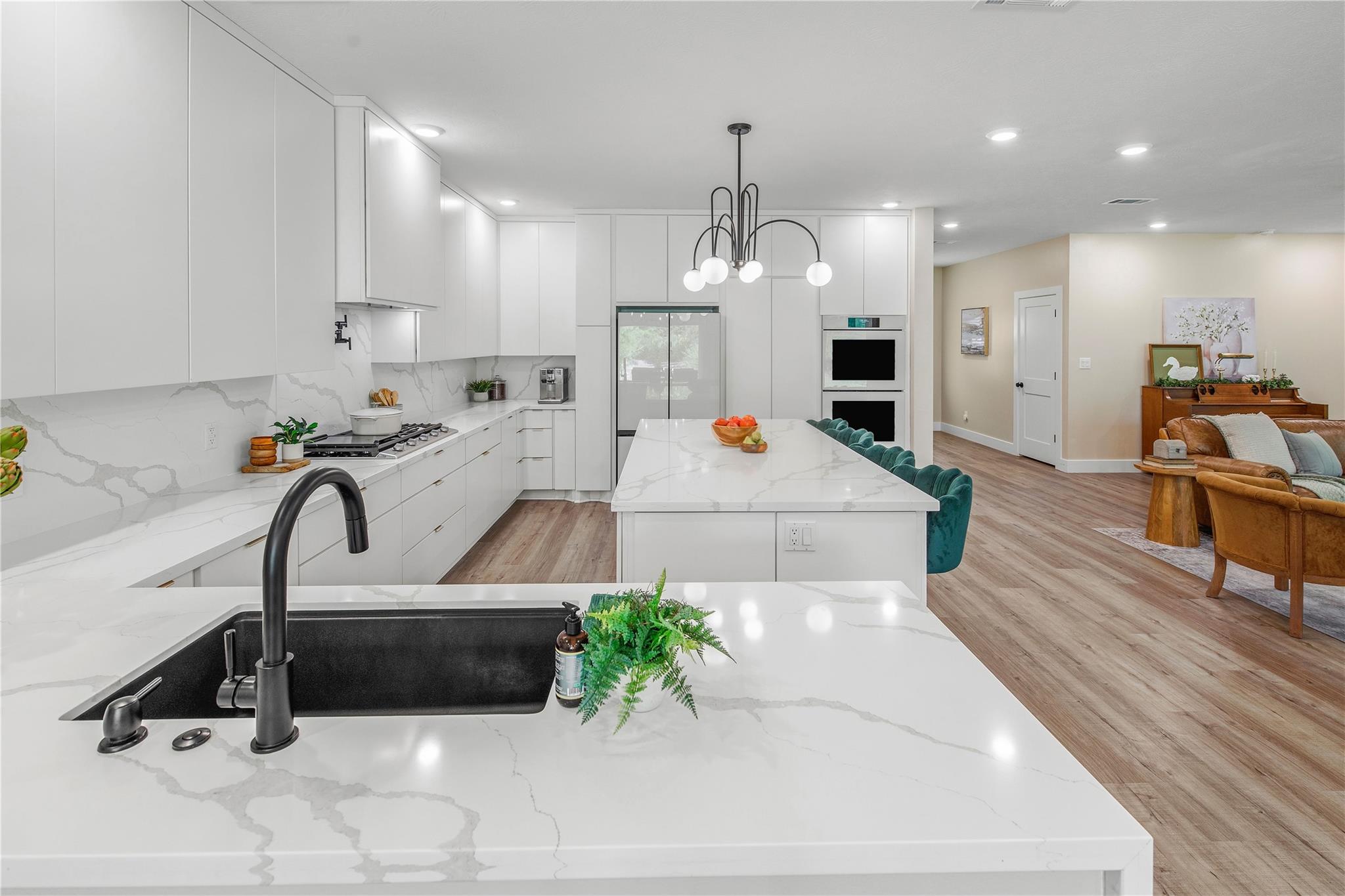 4855 Austins Creek Dr, Bryan, TX 77808