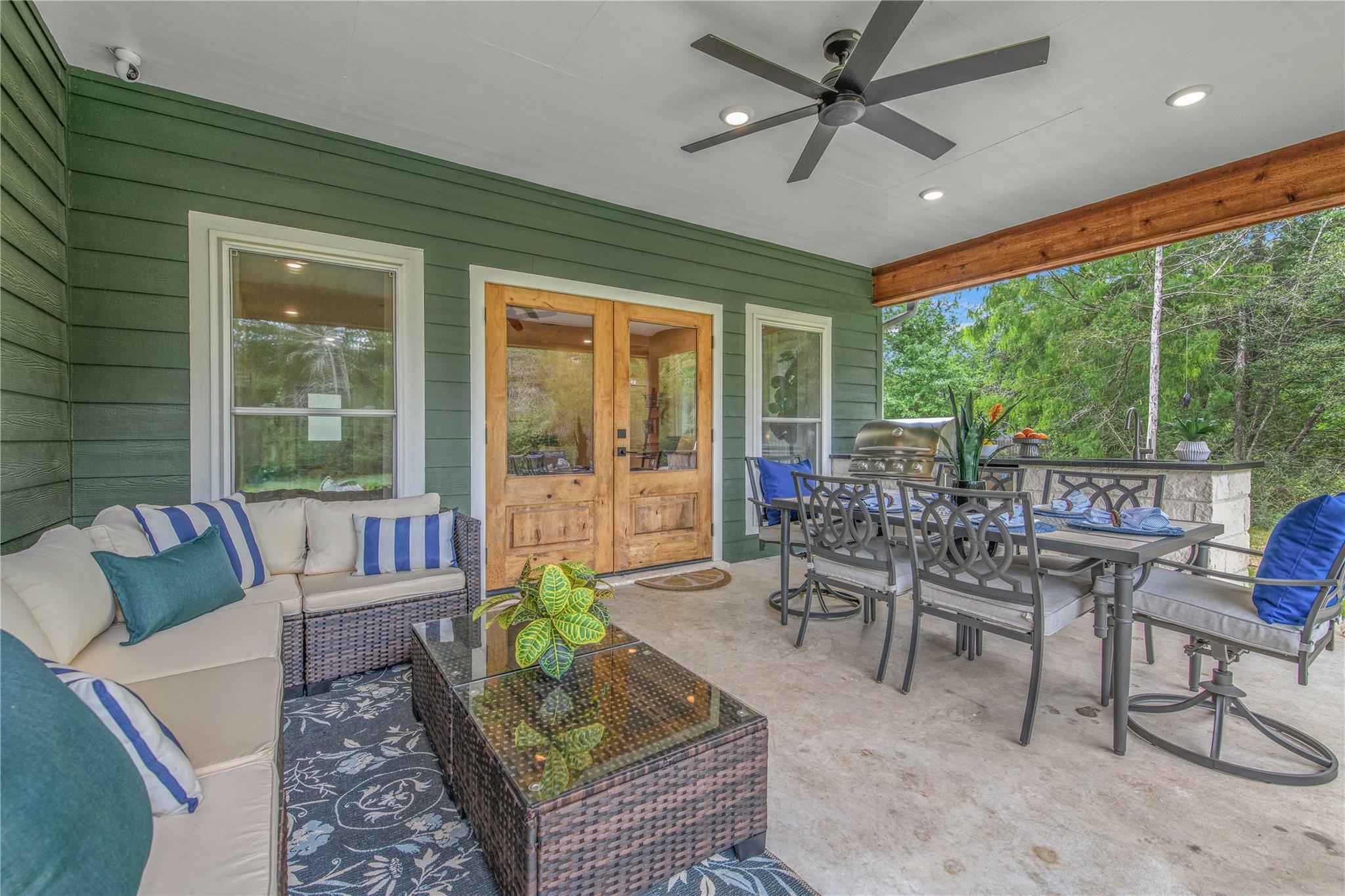 4855 Austins Creek Dr, Bryan, TX 77808