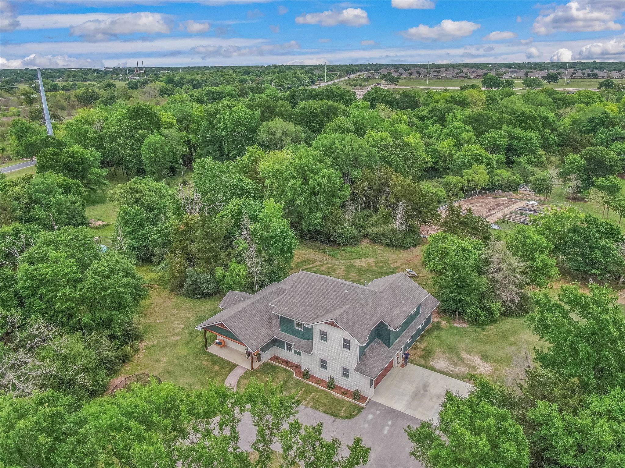 4855 Austins Creek Dr, Bryan, TX 77808