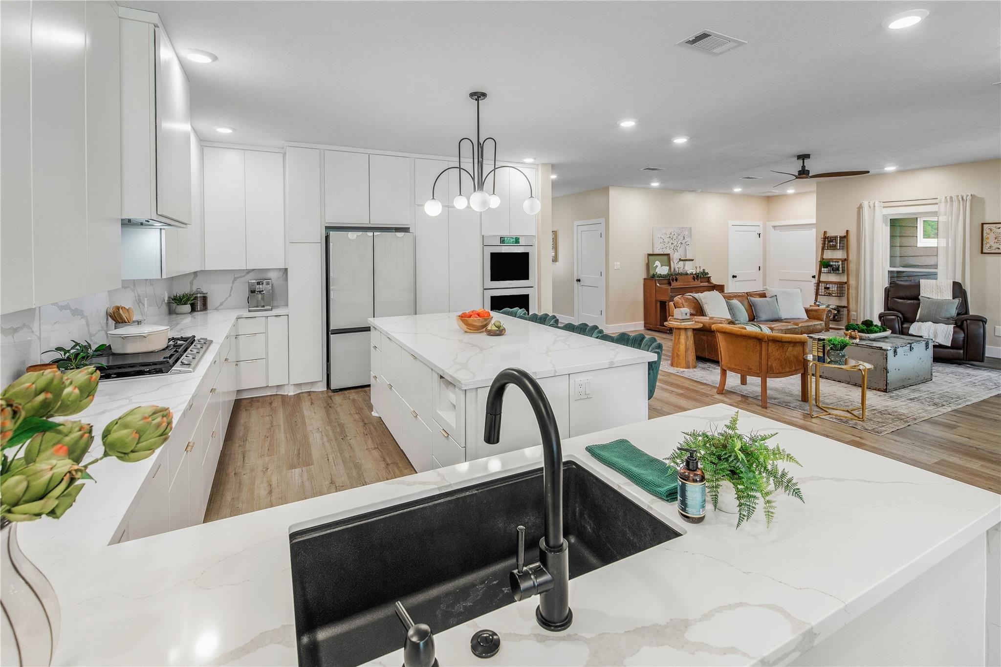 4855 Austins Creek Dr, Bryan, TX 77808