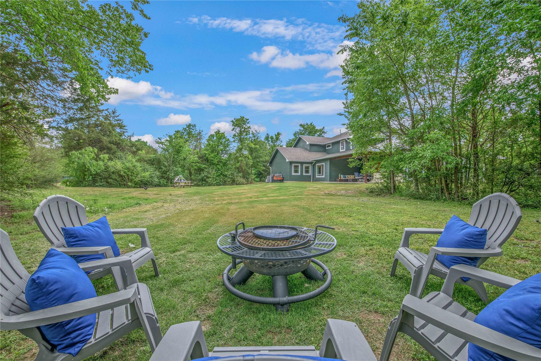 4855 Austins Creek Dr, Bryan, TX 77808