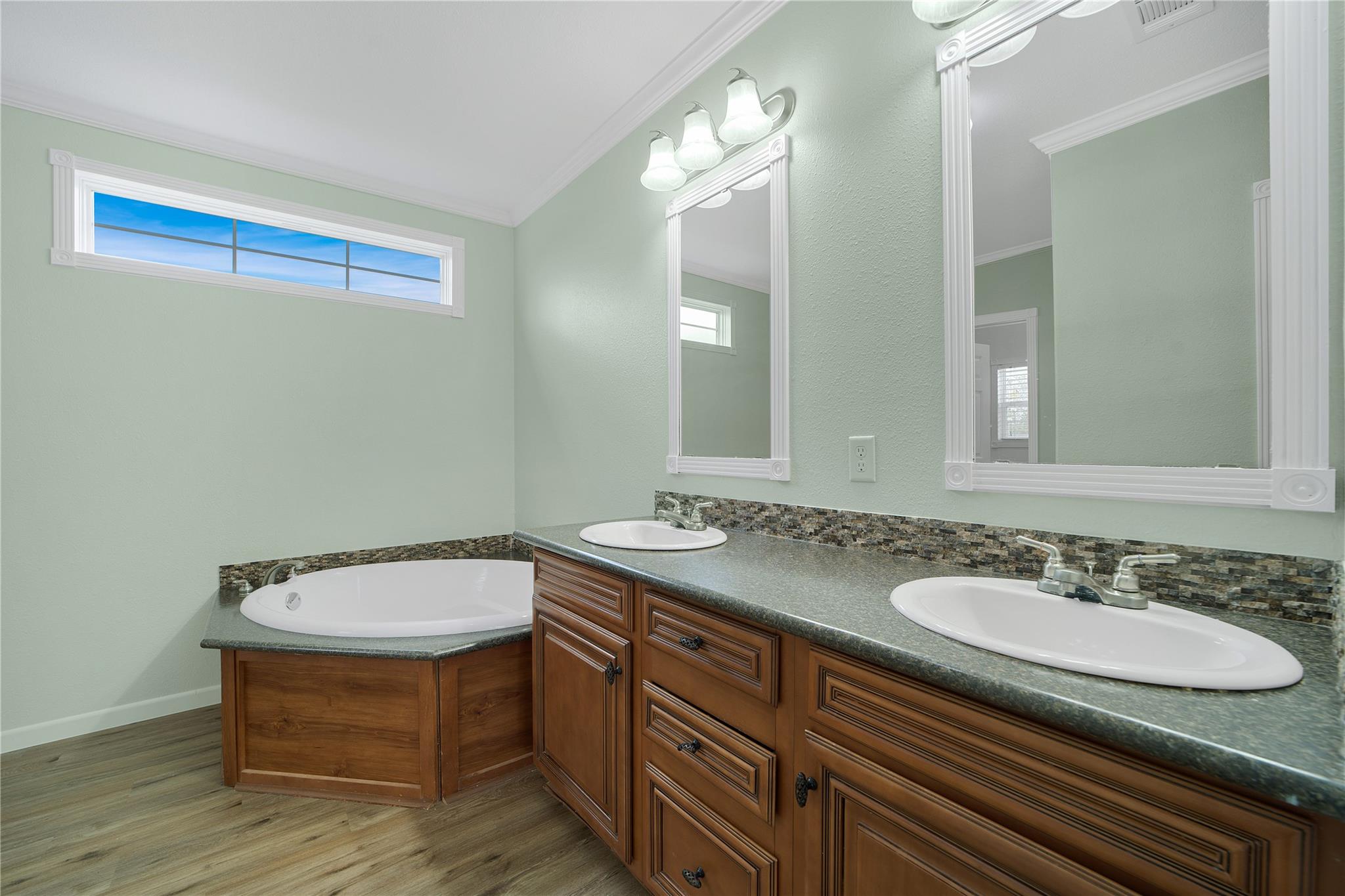 480 Holz Rd, Niederwald, TX 78640