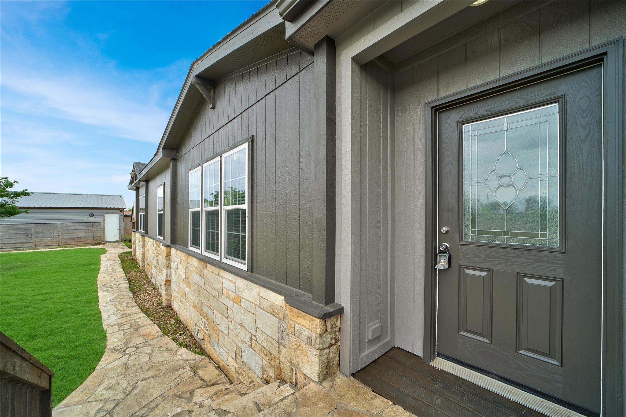 480 Holz Rd, Niederwald, TX 78640