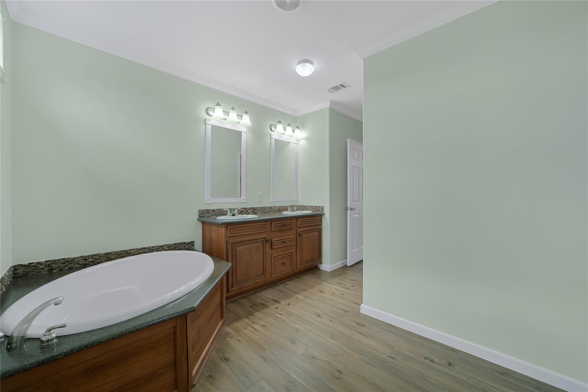 480 Holz Rd, Niederwald, TX 78640