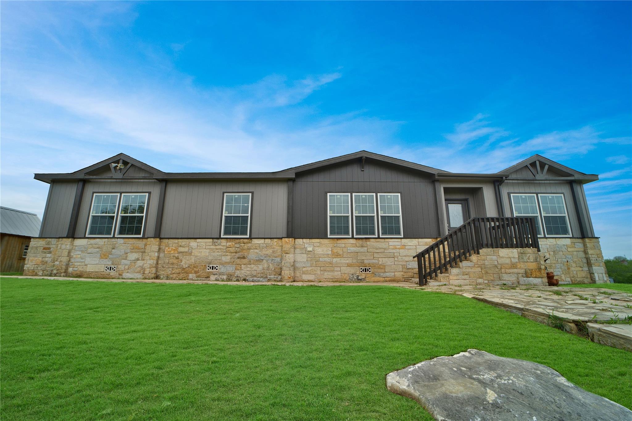 480 Holz Rd, Niederwald, TX 78640
