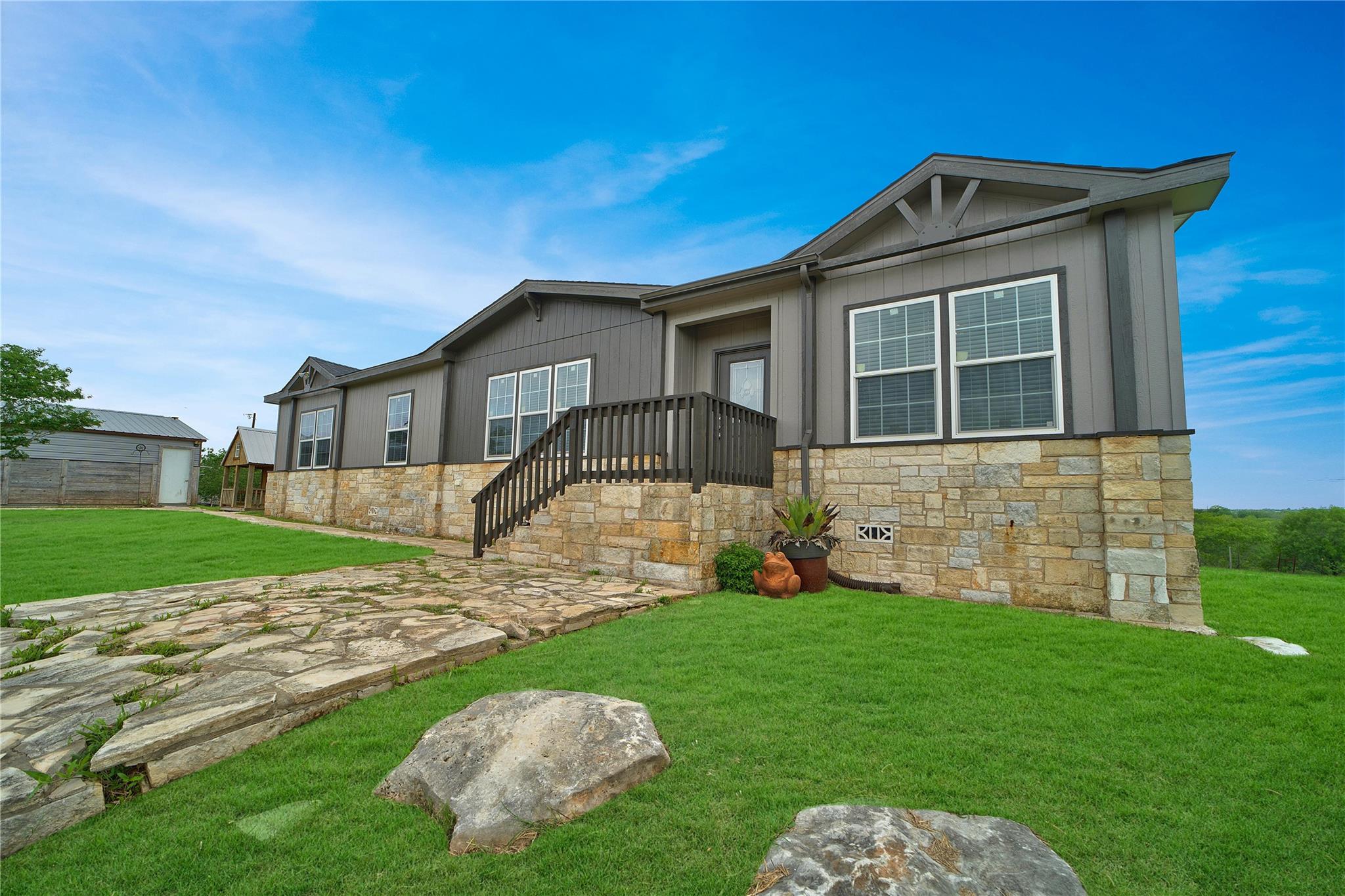 480 Holz Rd, Niederwald, TX 78640